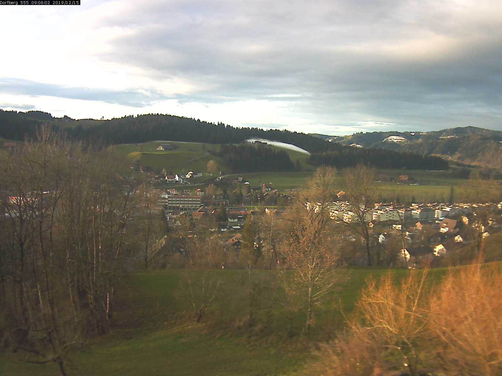 Webcam-Bild: Aussicht vom Dorfberg in Langnau 20191215-090601