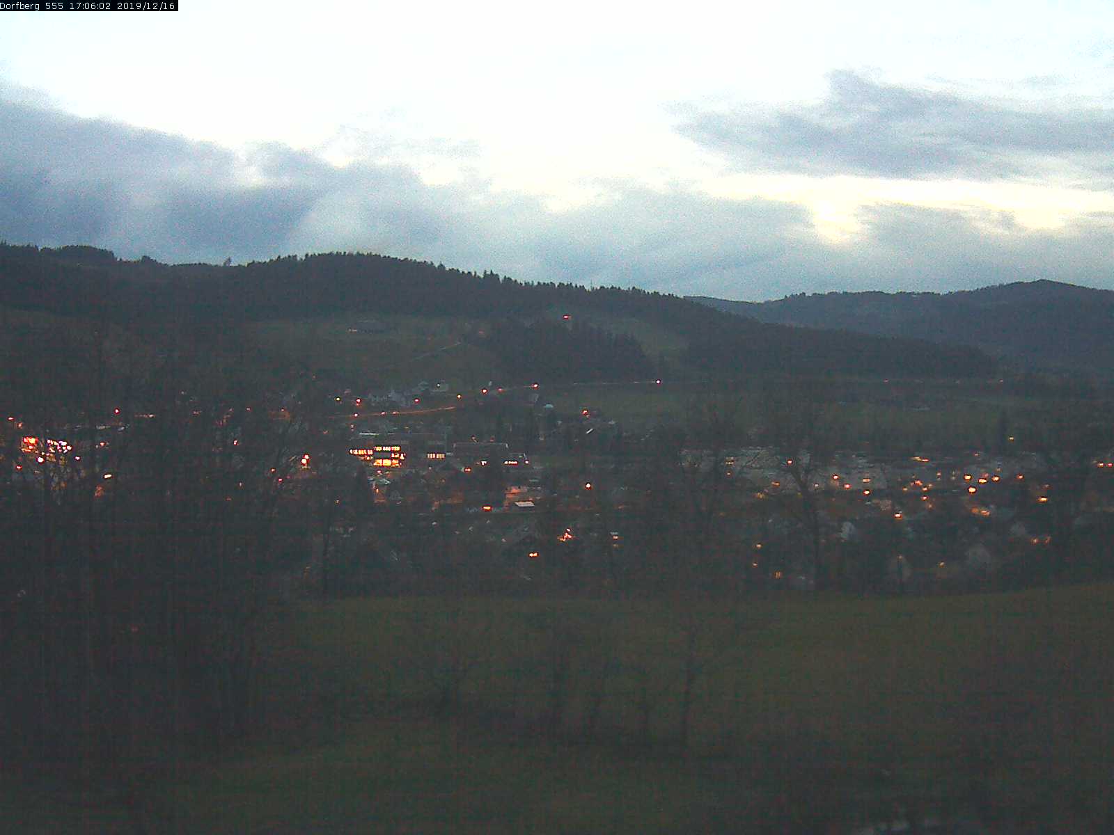 Webcam-Bild: Aussicht vom Dorfberg in Langnau 20191216-170601