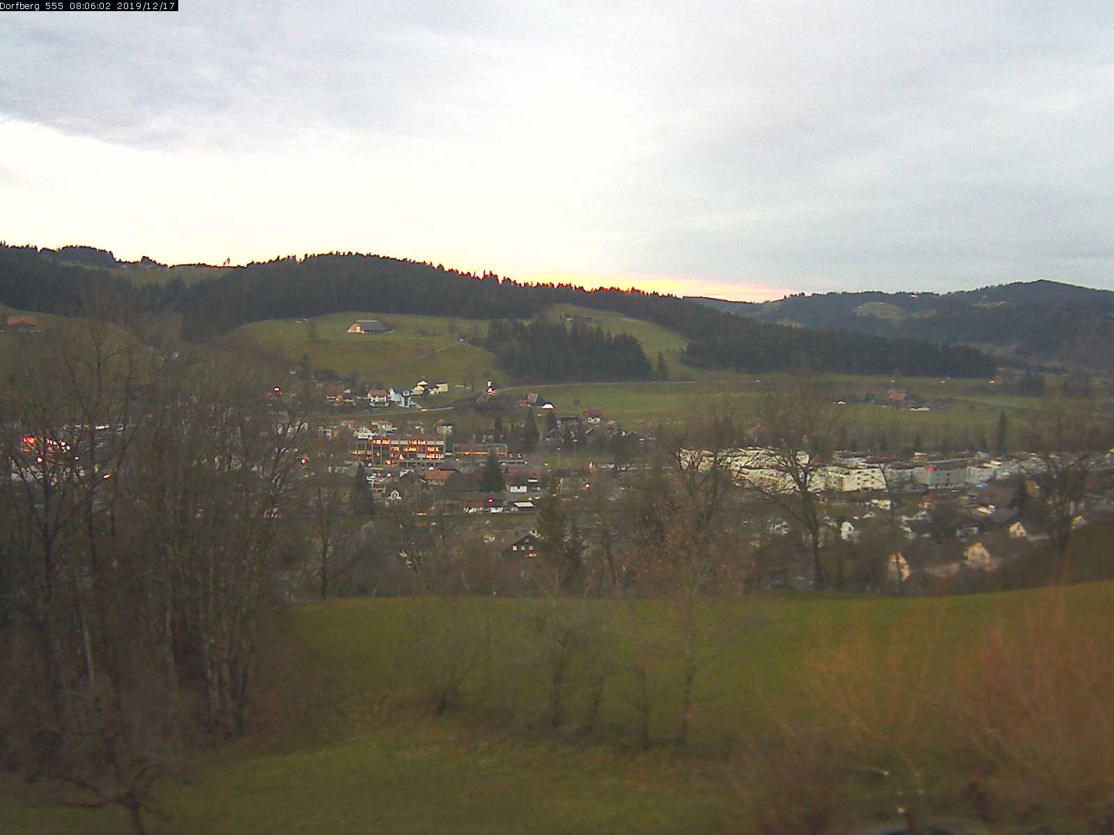Webcam-Bild: Aussicht vom Dorfberg in Langnau 20191217-080601