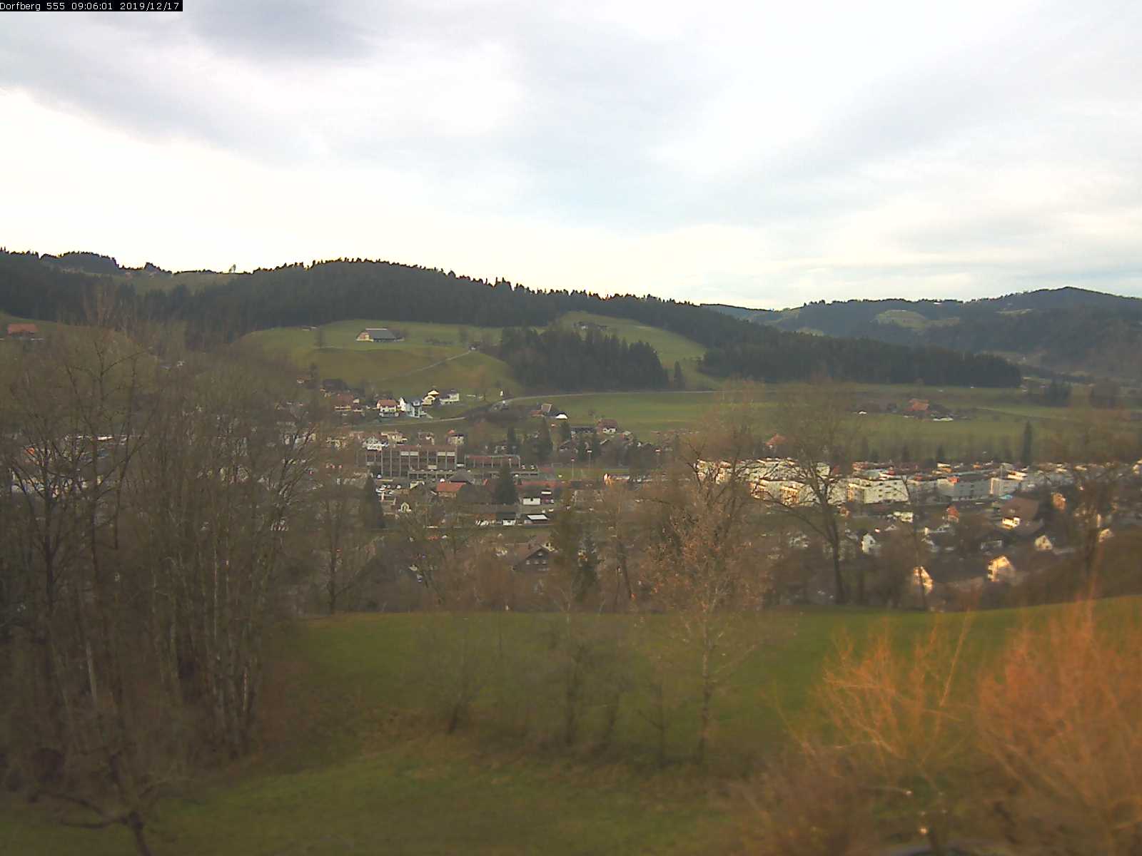 Webcam-Bild: Aussicht vom Dorfberg in Langnau 20191217-090601