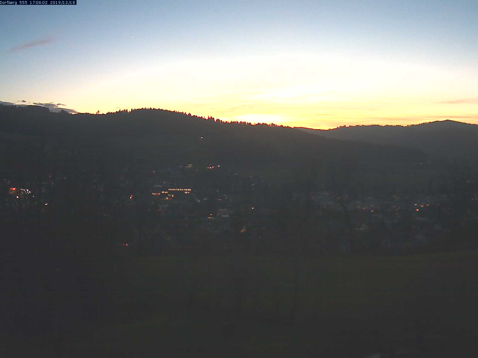 Webcam-Bild: Aussicht vom Dorfberg in Langnau 20191218-170601