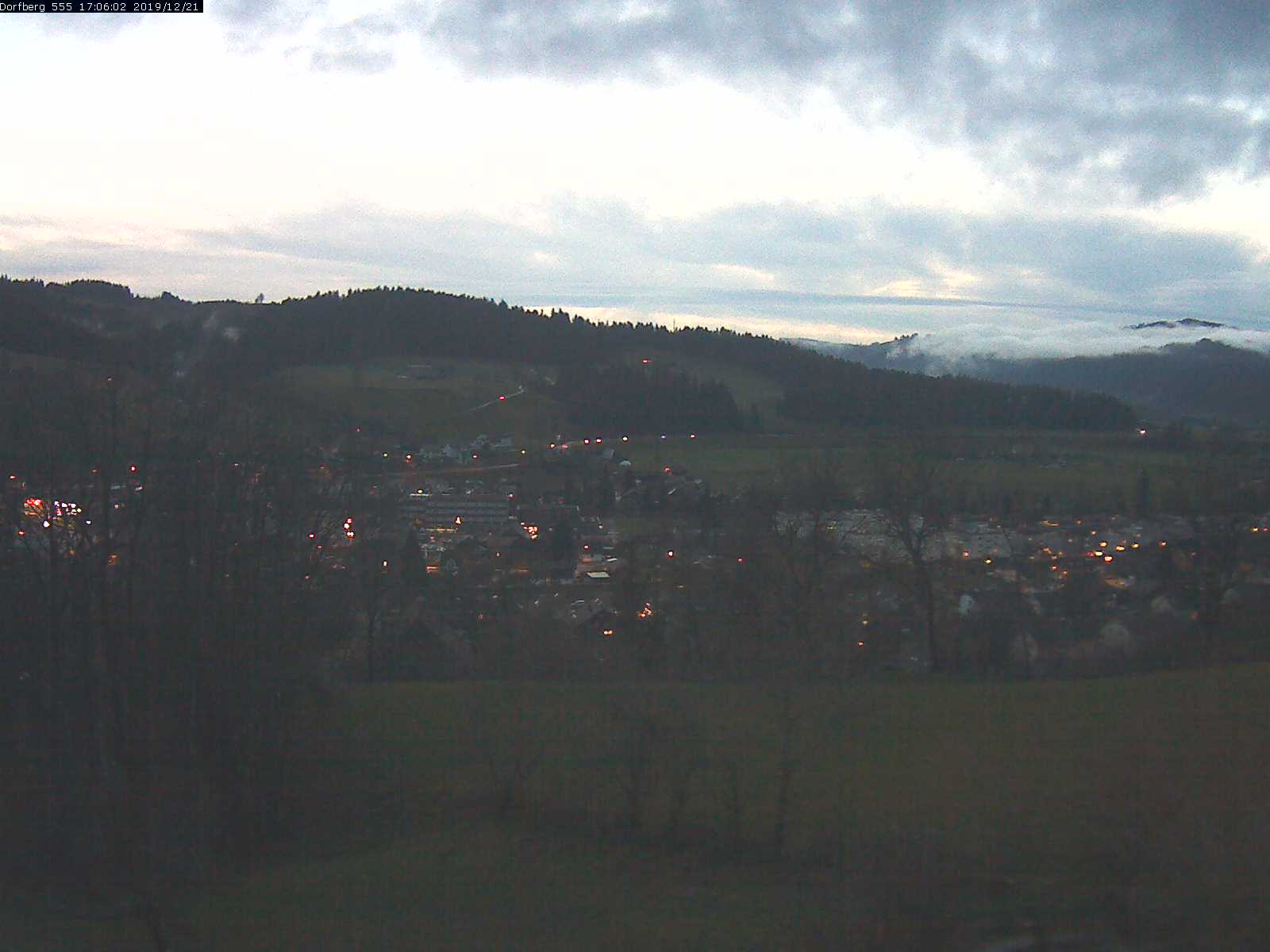 Webcam-Bild: Aussicht vom Dorfberg in Langnau 20191221-170601