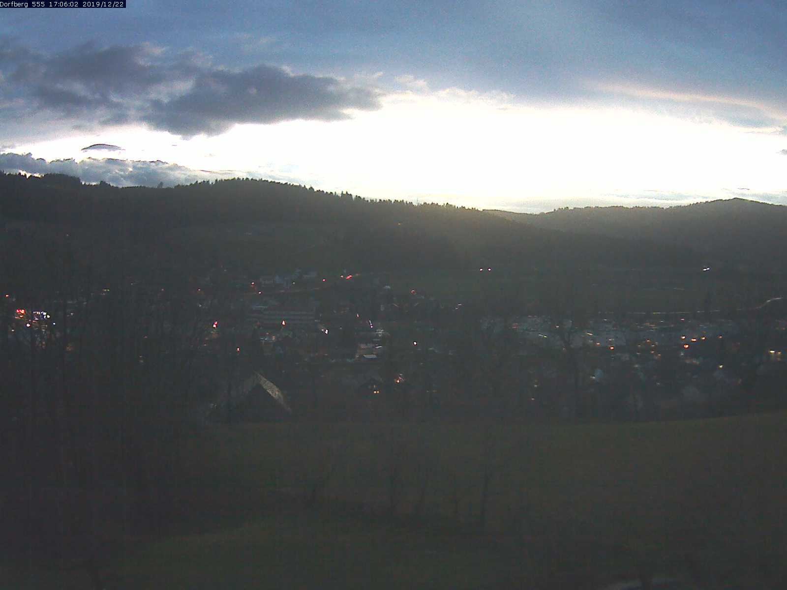 Webcam-Bild: Aussicht vom Dorfberg in Langnau 20191222-170601