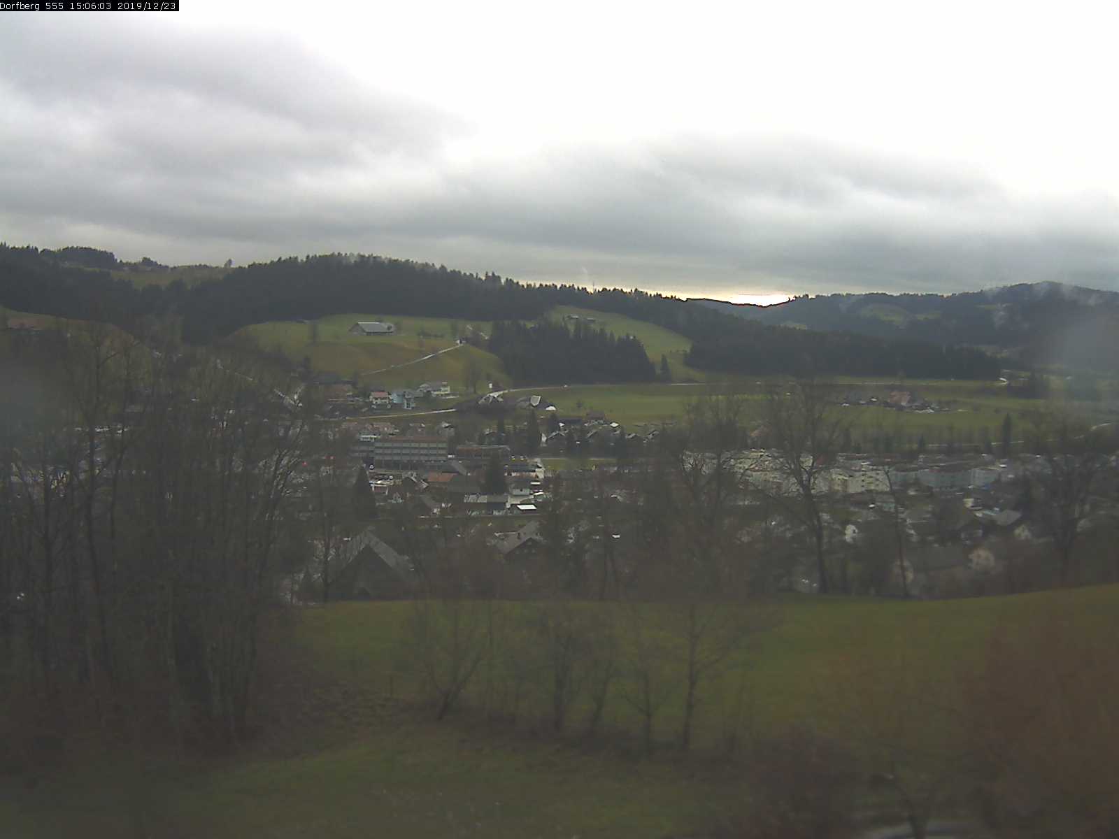 Webcam-Bild: Aussicht vom Dorfberg in Langnau 20191223-150601