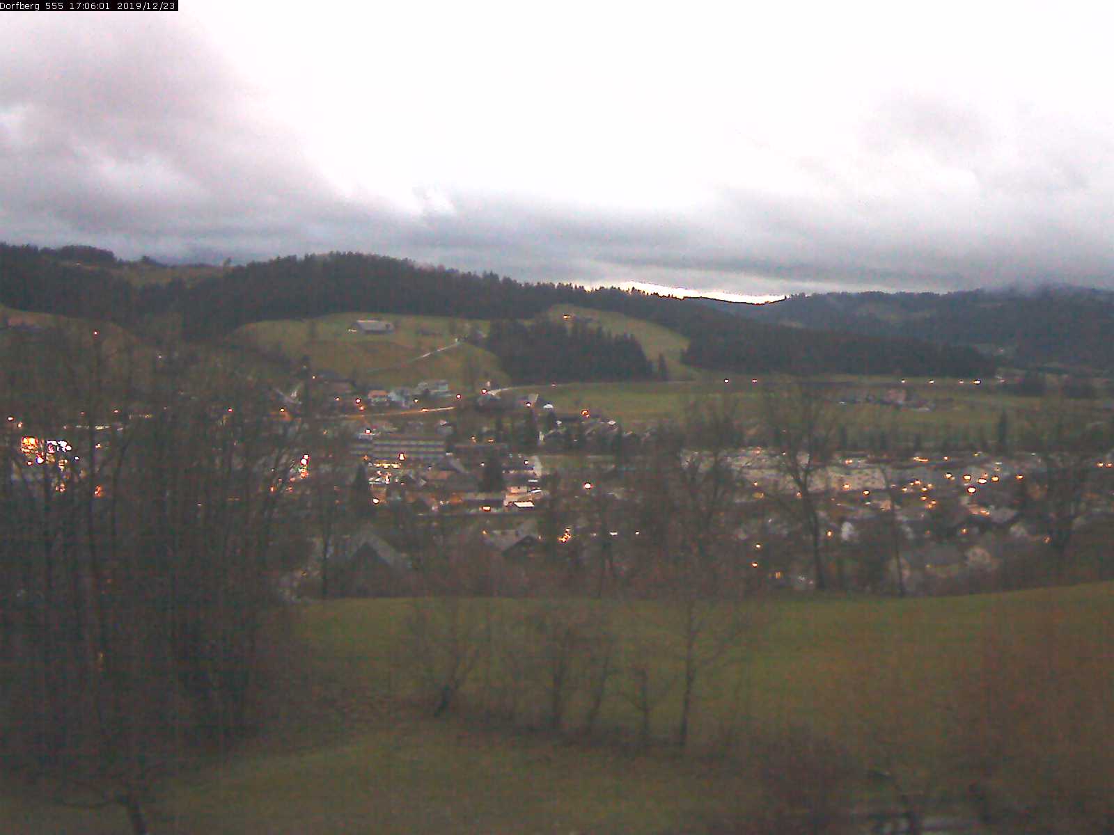 Webcam-Bild: Aussicht vom Dorfberg in Langnau 20191223-170601