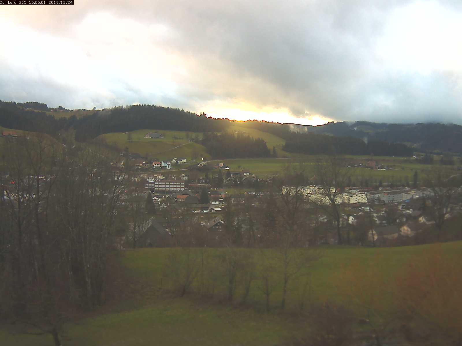 Webcam-Bild: Aussicht vom Dorfberg in Langnau 20191224-160601