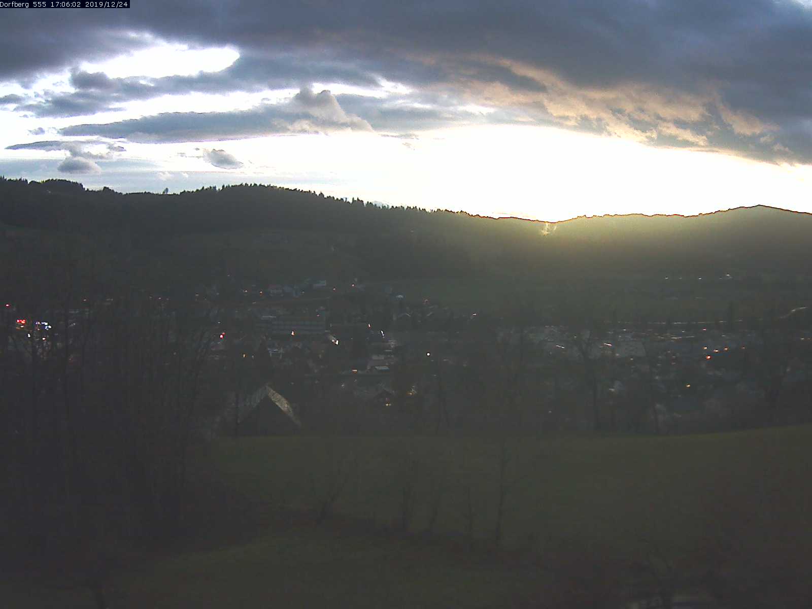 Webcam-Bild: Aussicht vom Dorfberg in Langnau 20191224-170601