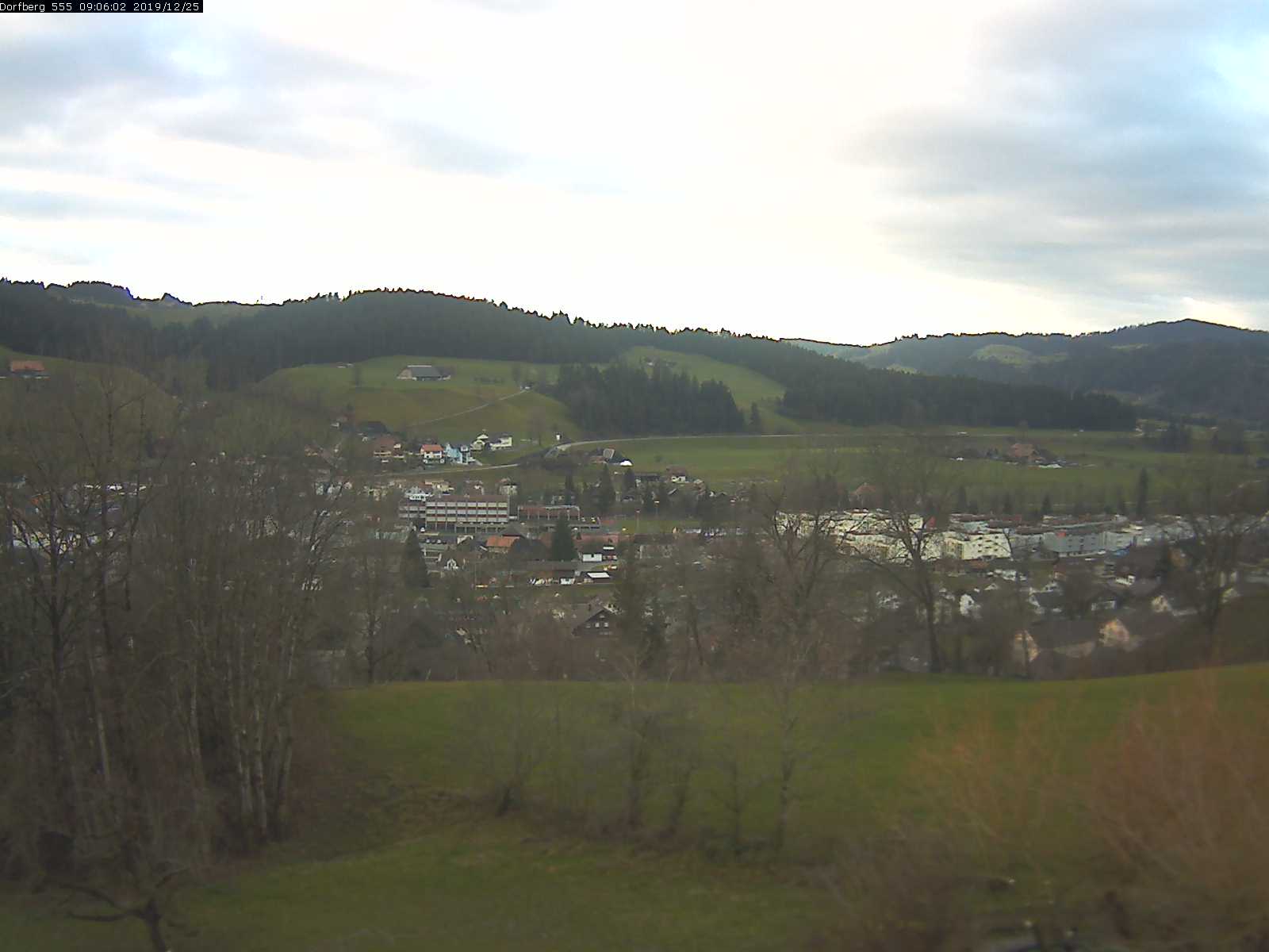 Webcam-Bild: Aussicht vom Dorfberg in Langnau 20191225-090601
