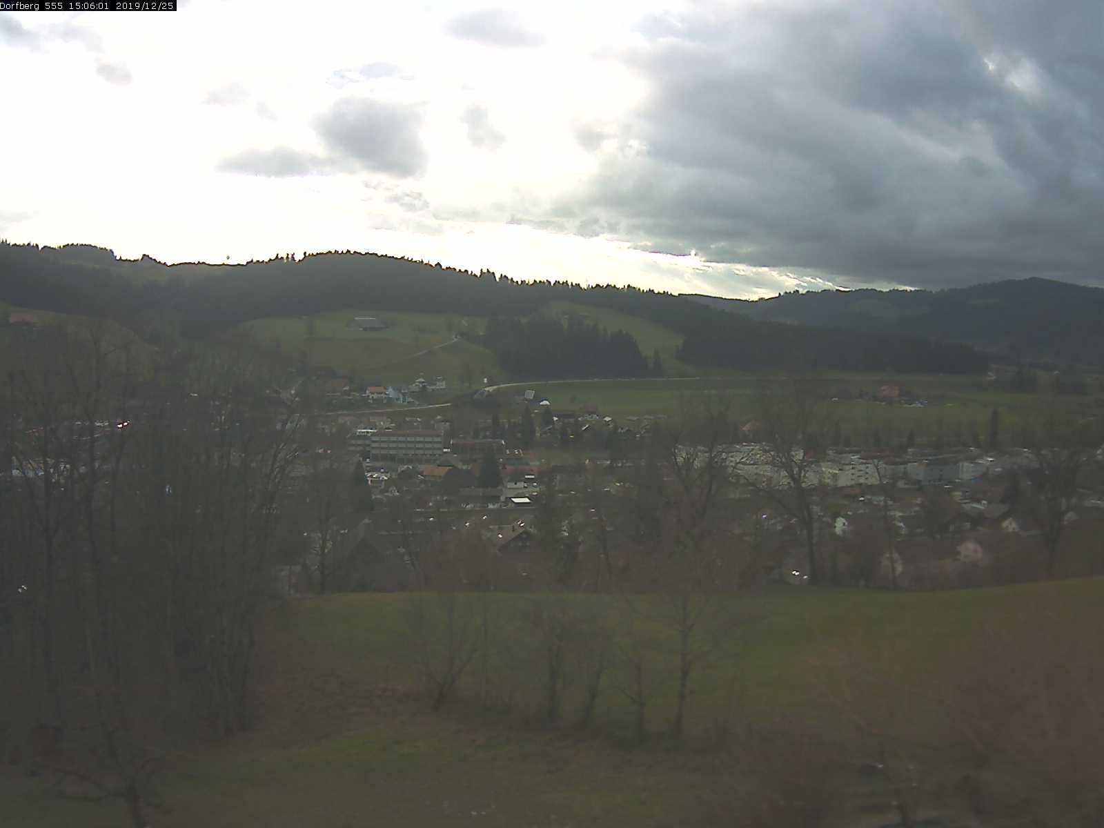 Webcam-Bild: Aussicht vom Dorfberg in Langnau 20191225-150601