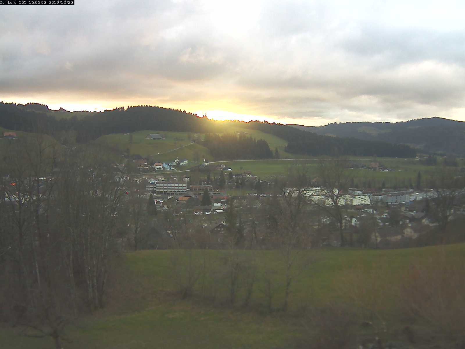 Webcam-Bild: Aussicht vom Dorfberg in Langnau 20191225-160601
