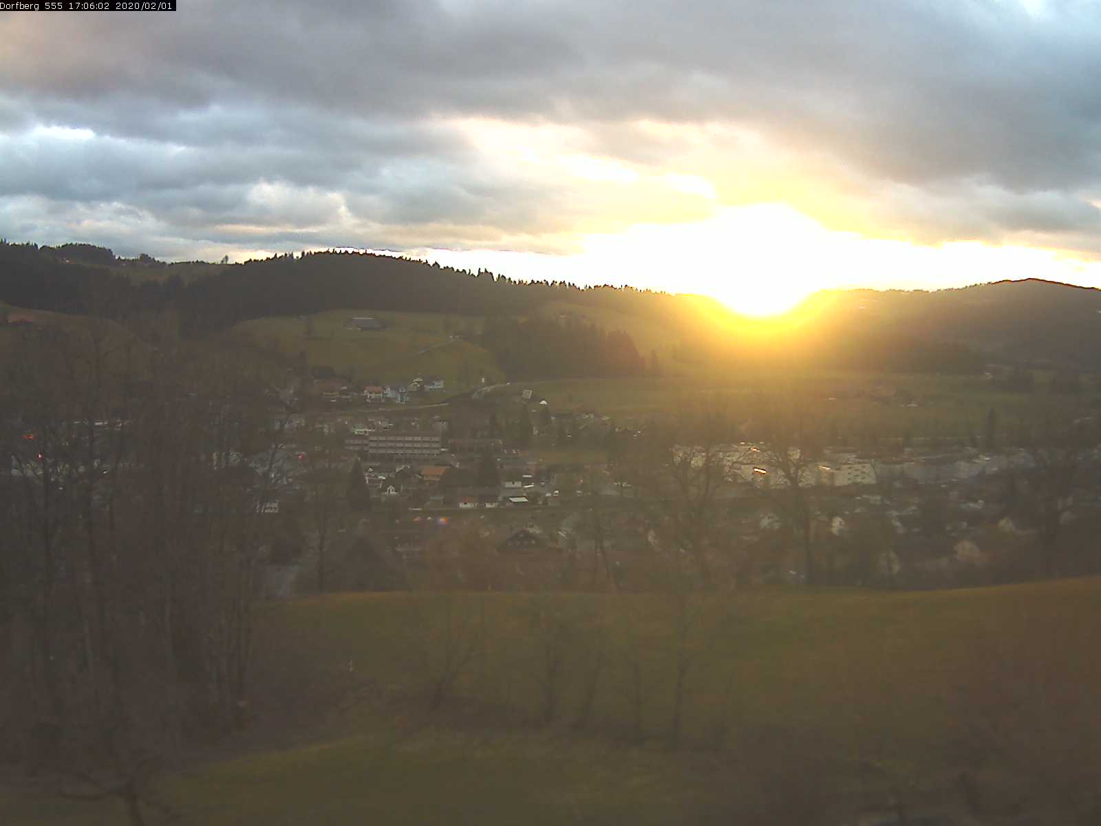 Webcam-Bild: Aussicht vom Dorfberg in Langnau 20200201-170601