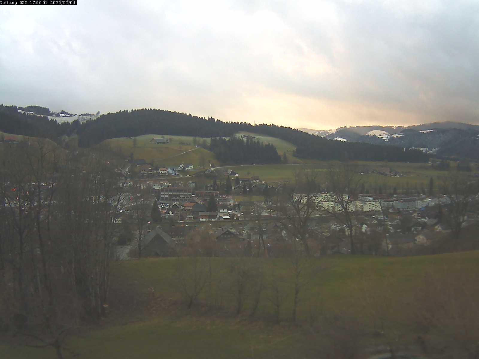 Webcam-Bild: Aussicht vom Dorfberg in Langnau 20200204-170601