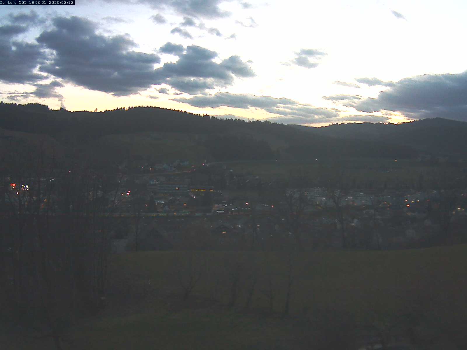 Webcam-Bild: Aussicht vom Dorfberg in Langnau 20200212-180601