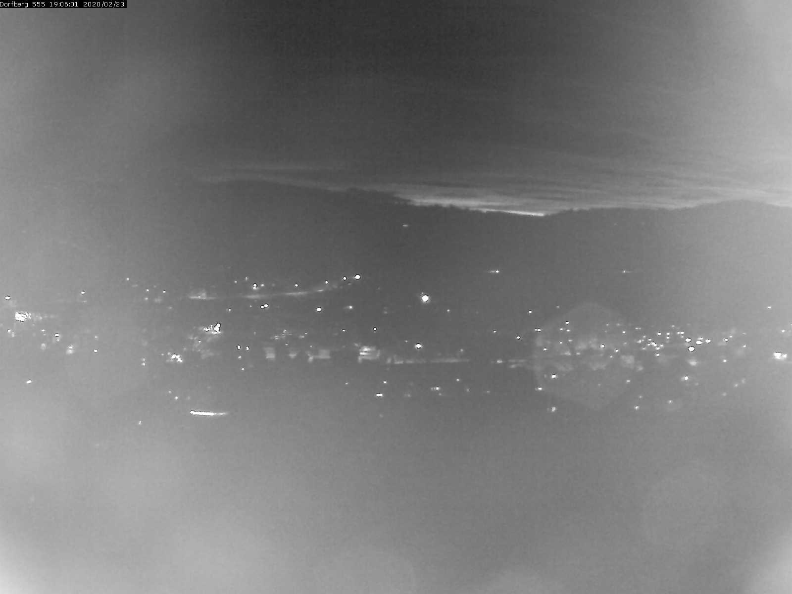 Webcam-Bild: Aussicht vom Dorfberg in Langnau 20200223-190601