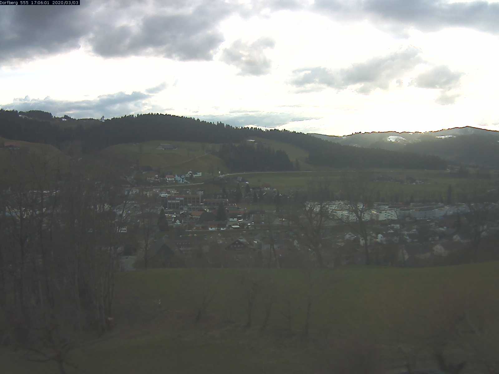 Webcam-Bild: Aussicht vom Dorfberg in Langnau 20200303-170601
