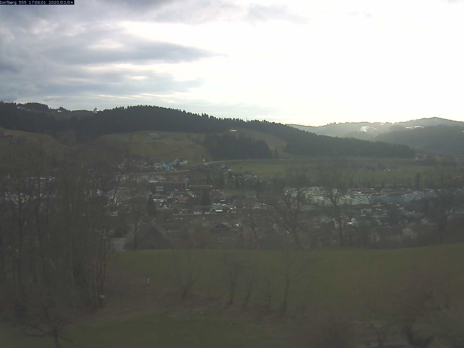 Webcam-Bild: Aussicht vom Dorfberg in Langnau 20200304-170601
