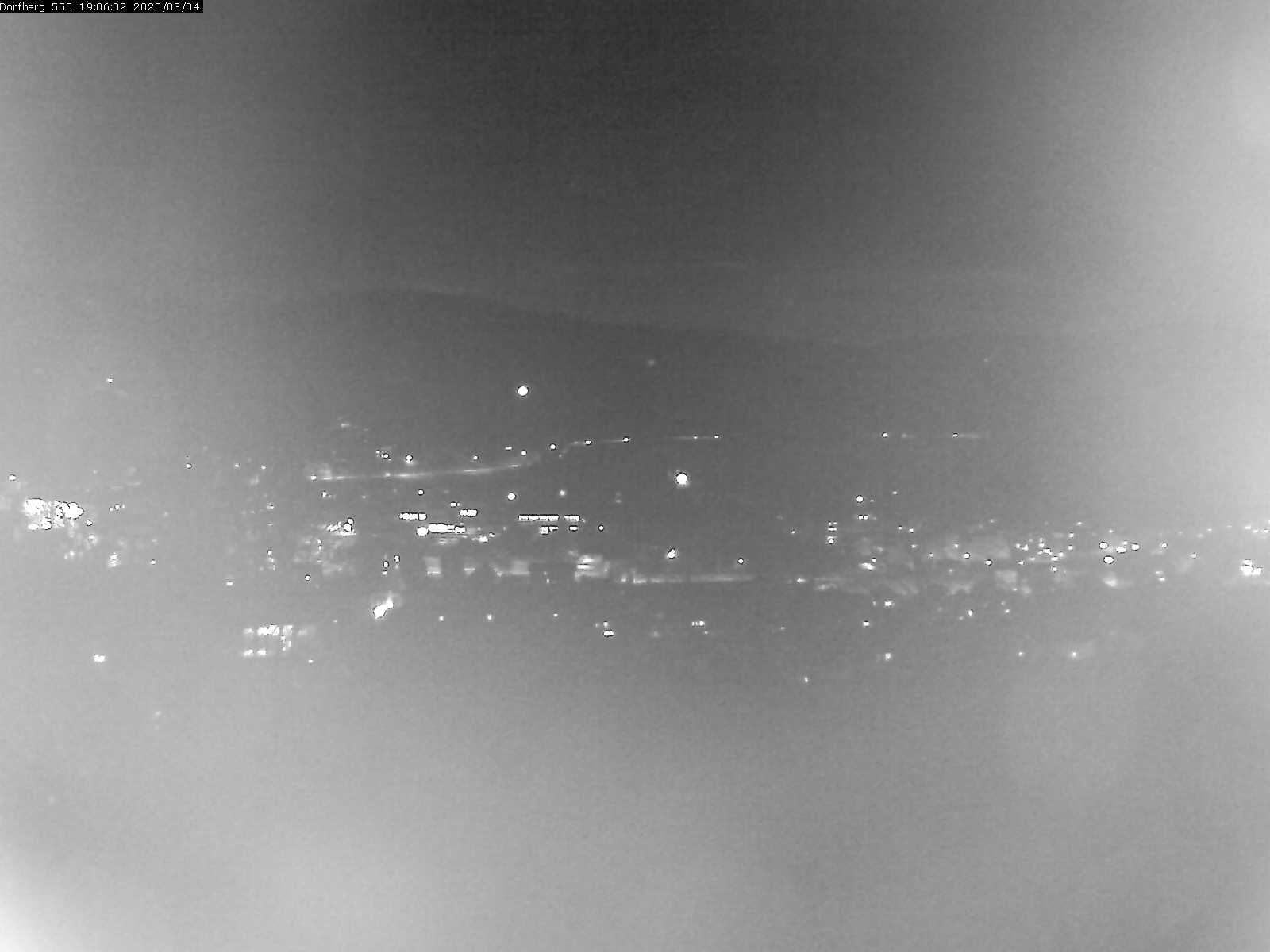 Webcam-Bild: Aussicht vom Dorfberg in Langnau 20200304-190601