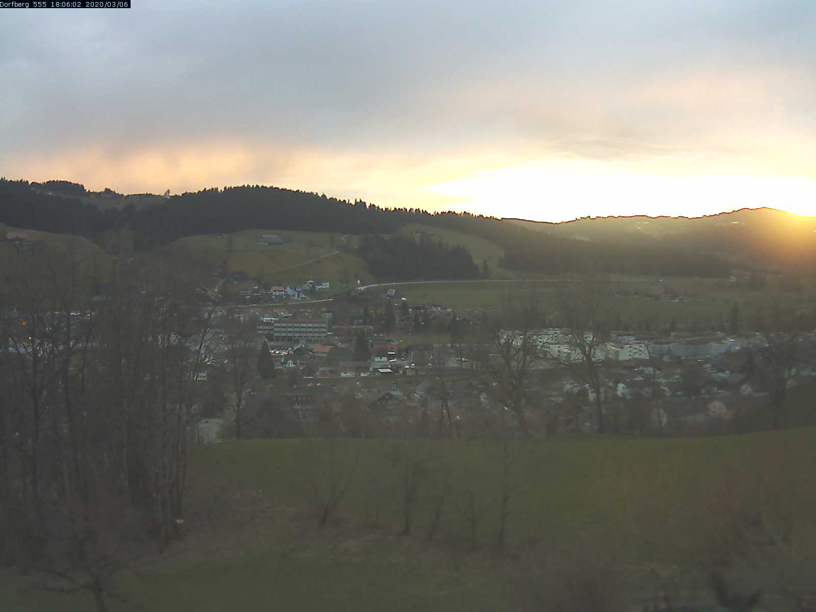 Webcam-Bild: Aussicht vom Dorfberg in Langnau 20200306-180601