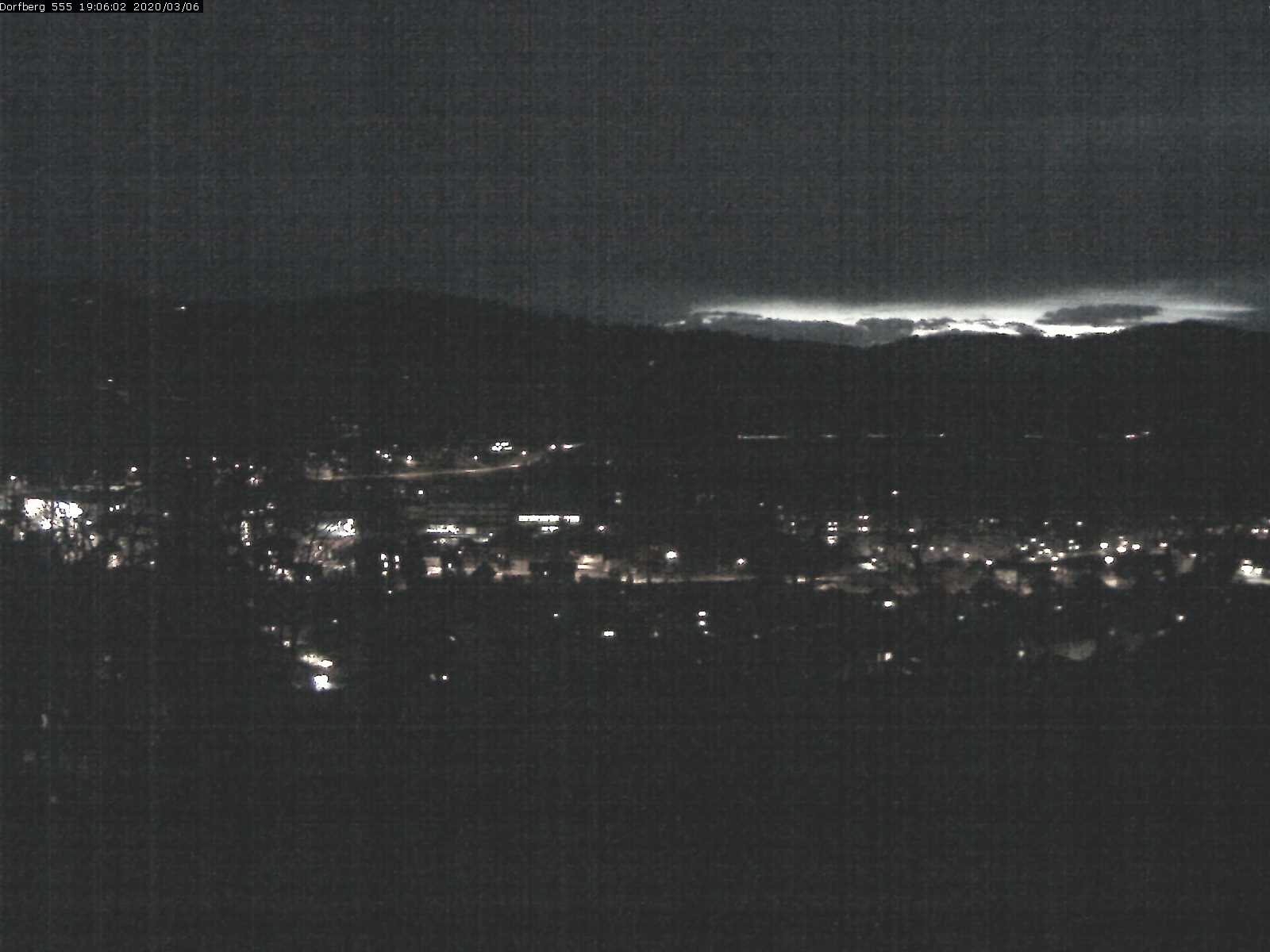 Webcam-Bild: Aussicht vom Dorfberg in Langnau 20200306-190601
