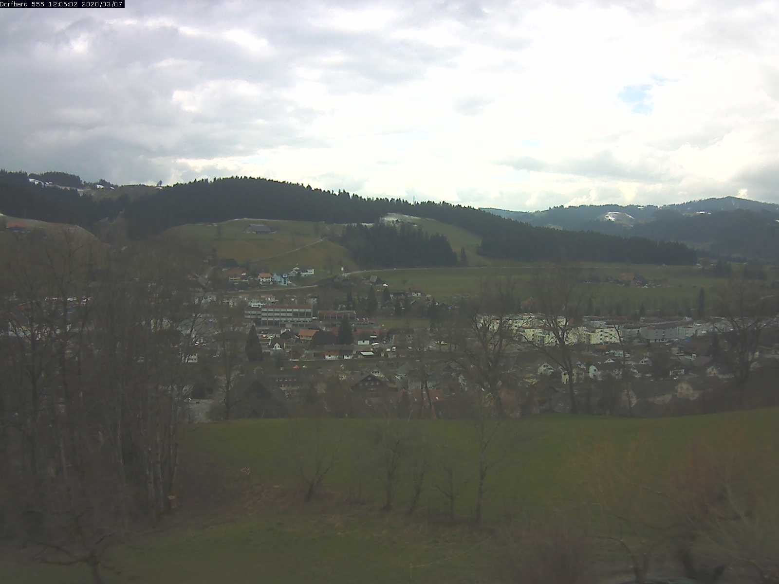 Webcam-Bild: Aussicht vom Dorfberg in Langnau 20200307-120601