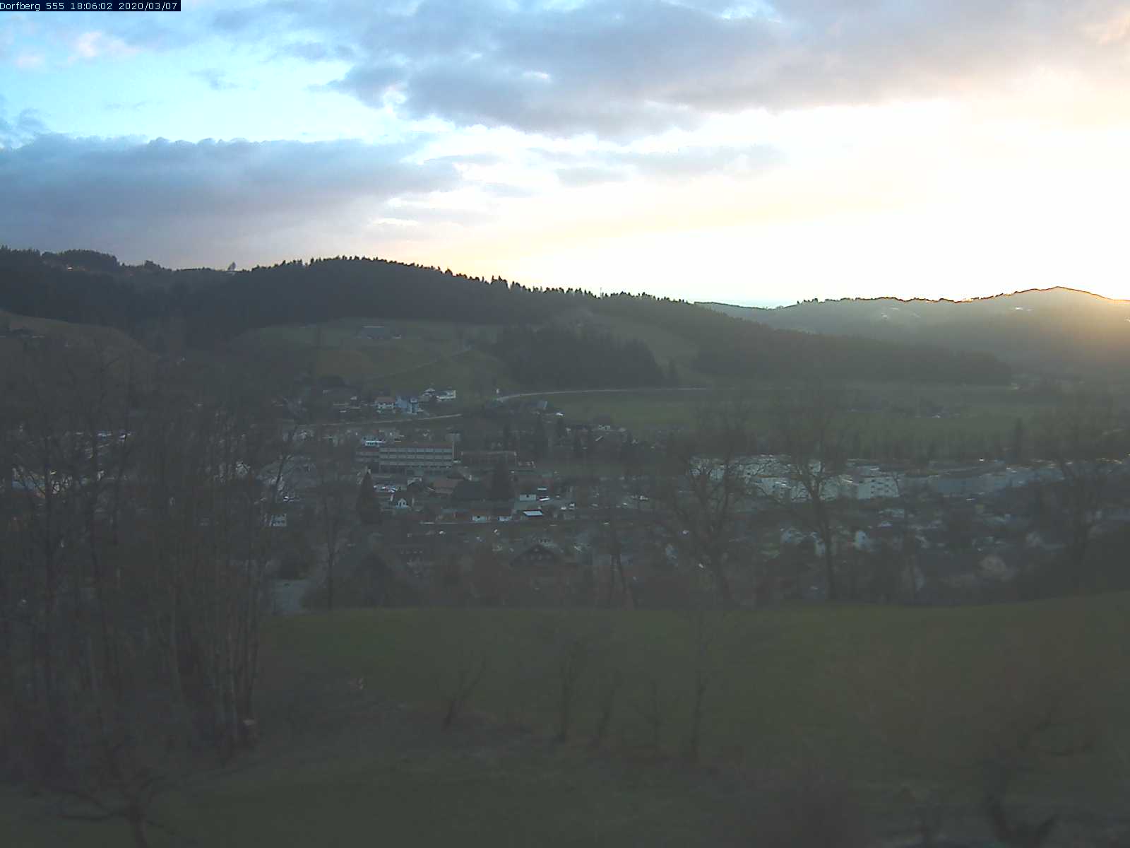 Webcam-Bild: Aussicht vom Dorfberg in Langnau 20200307-180601