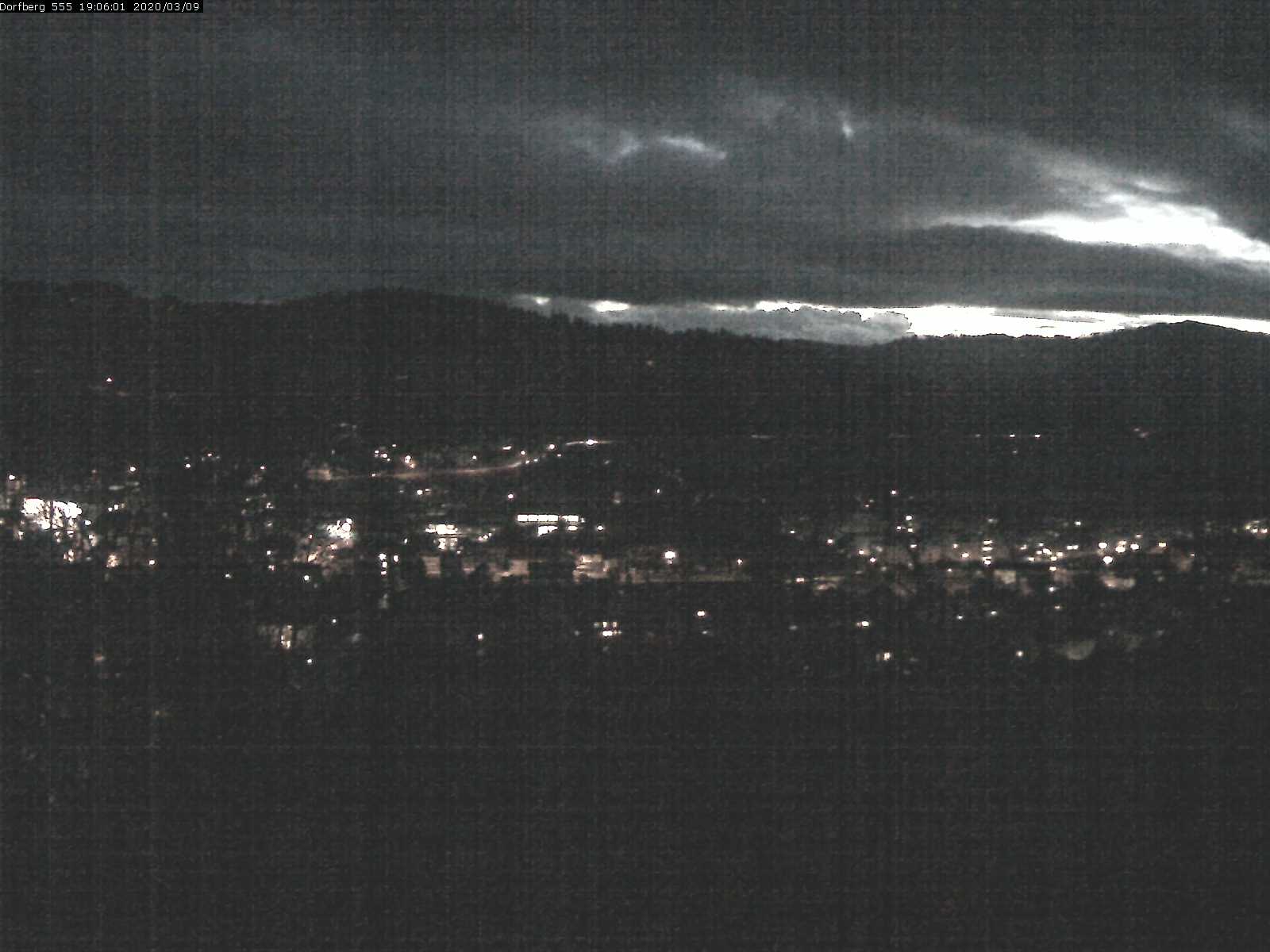 Webcam-Bild: Aussicht vom Dorfberg in Langnau 20200309-190601