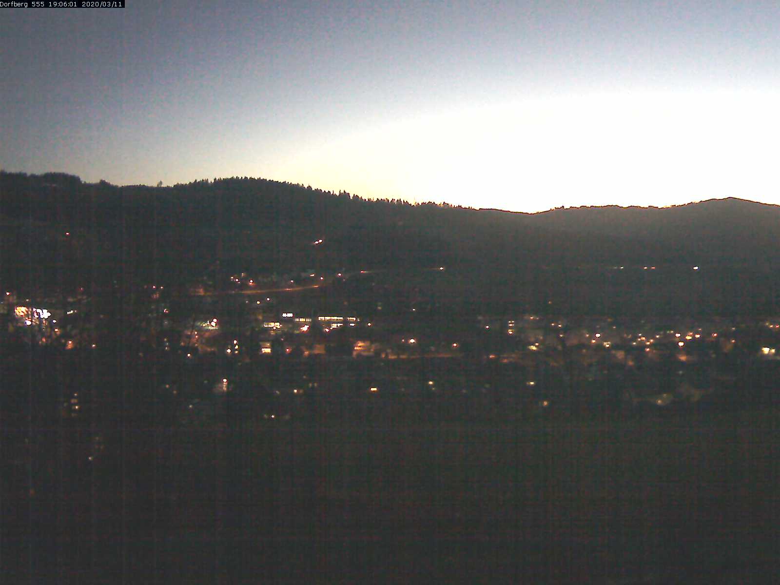 Webcam-Bild: Aussicht vom Dorfberg in Langnau 20200311-190601