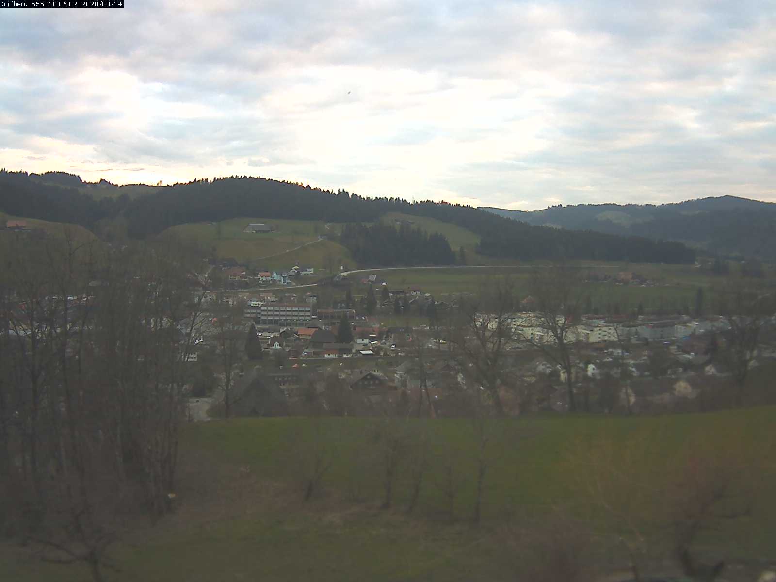 Webcam-Bild: Aussicht vom Dorfberg in Langnau 20200314-180601