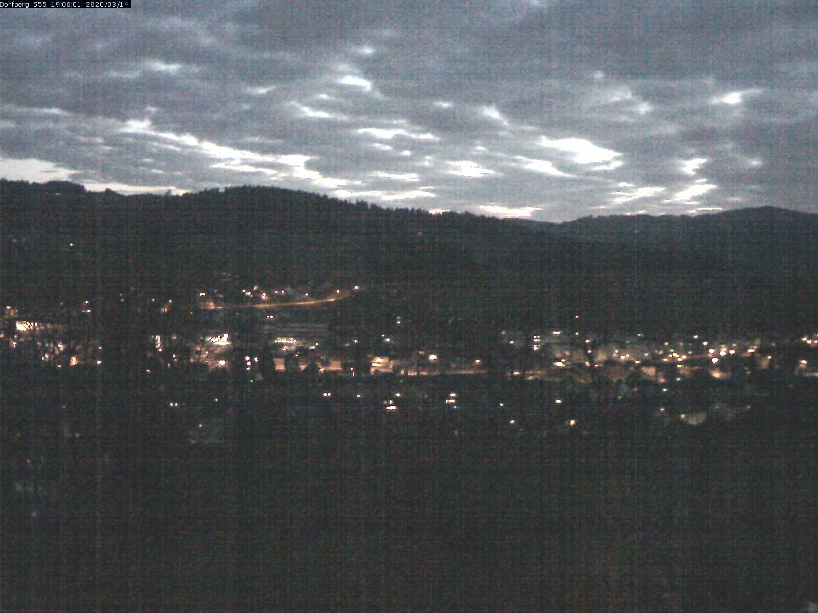 Webcam-Bild: Aussicht vom Dorfberg in Langnau 20200314-190601