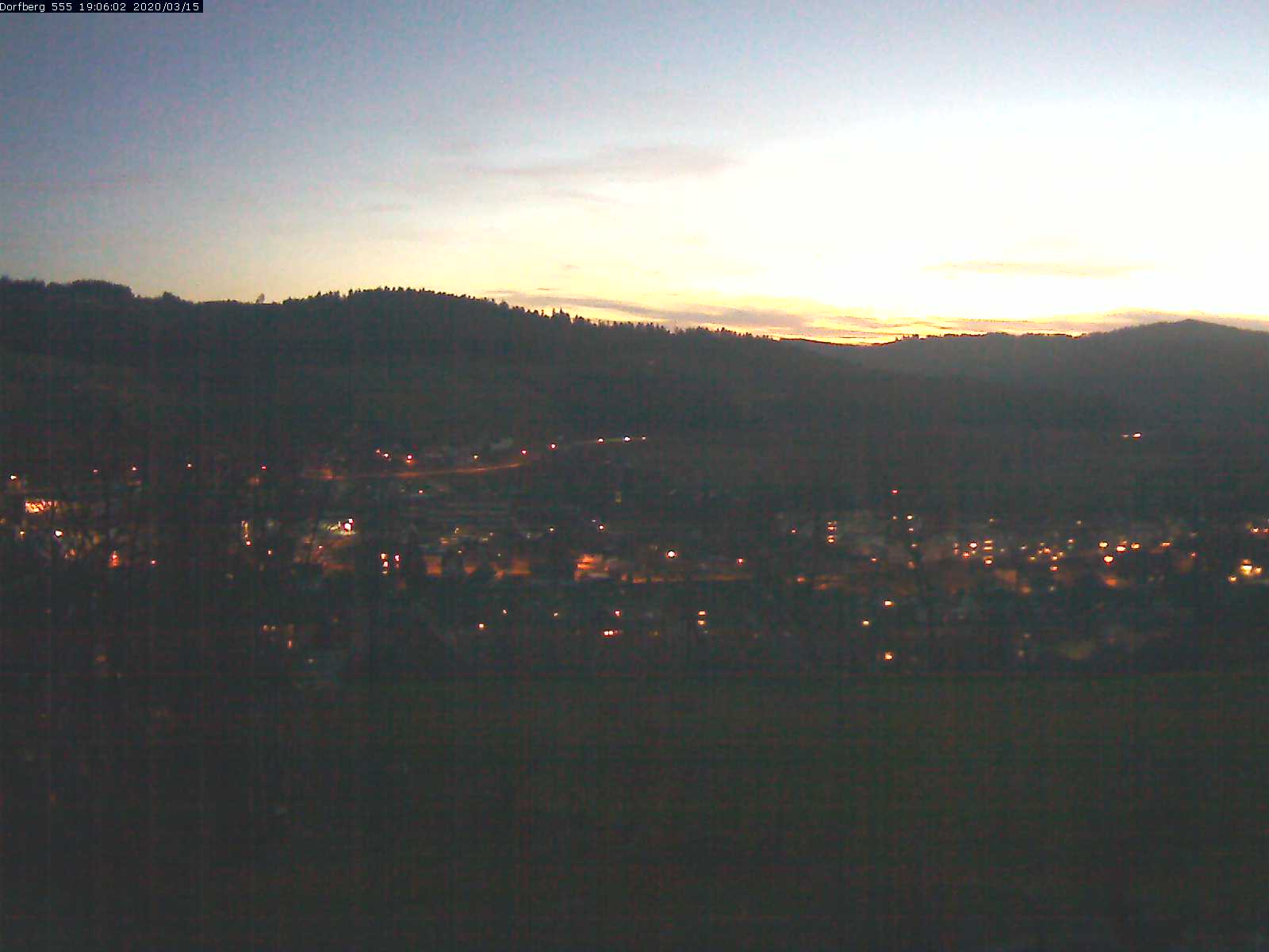 Webcam-Bild: Aussicht vom Dorfberg in Langnau 20200315-190601