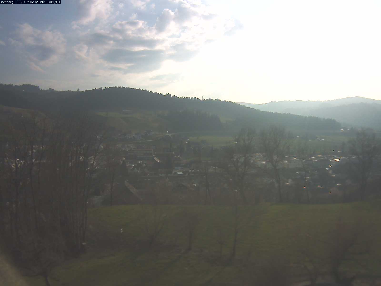 Webcam-Bild: Aussicht vom Dorfberg in Langnau 20200319-170601