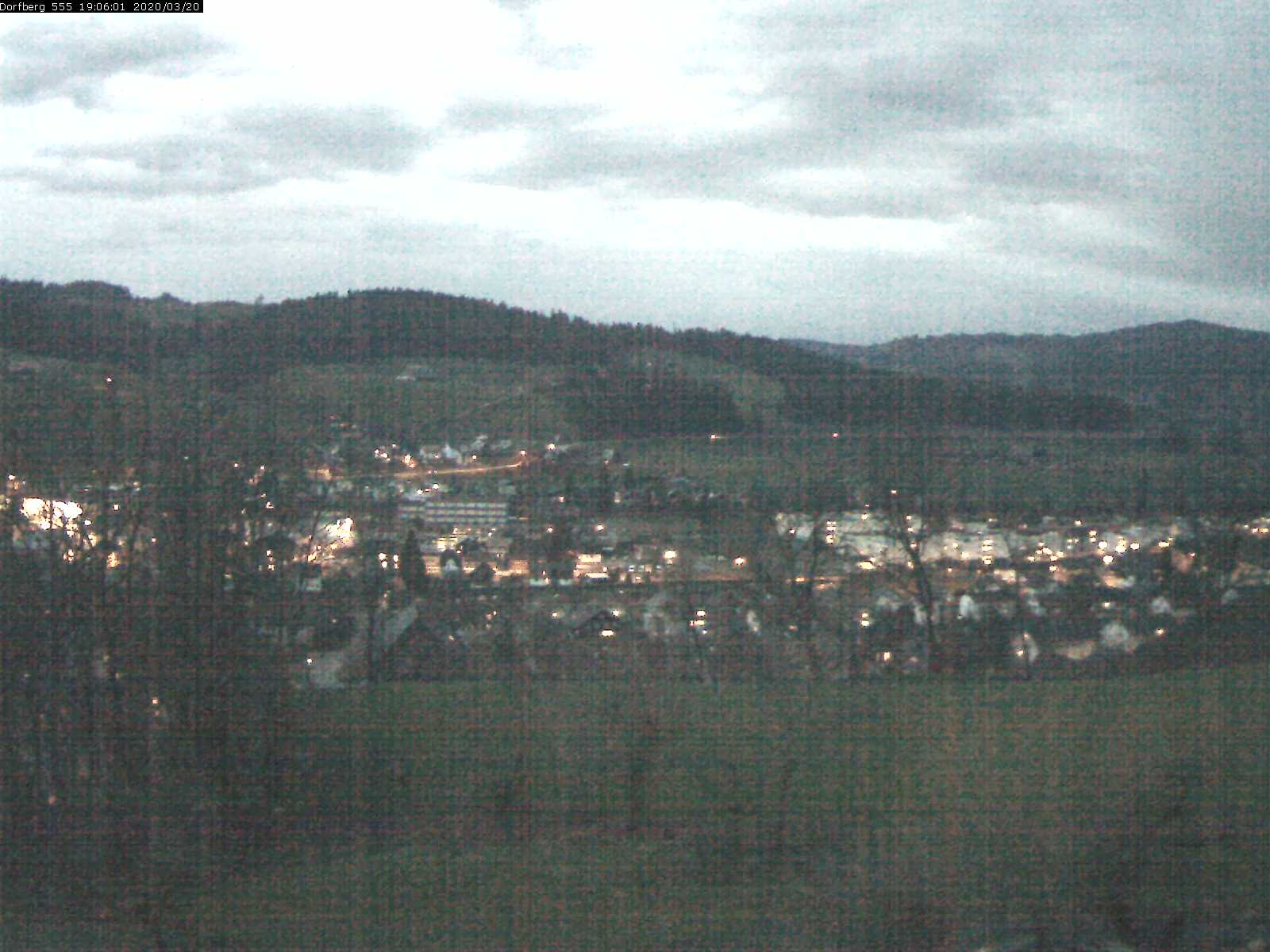 Webcam-Bild: Aussicht vom Dorfberg in Langnau 20200320-190601
