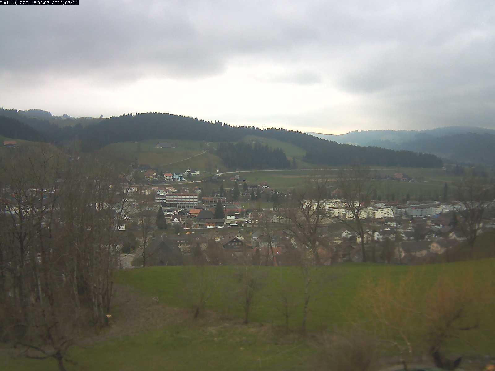 Webcam-Bild: Aussicht vom Dorfberg in Langnau 20200321-180601