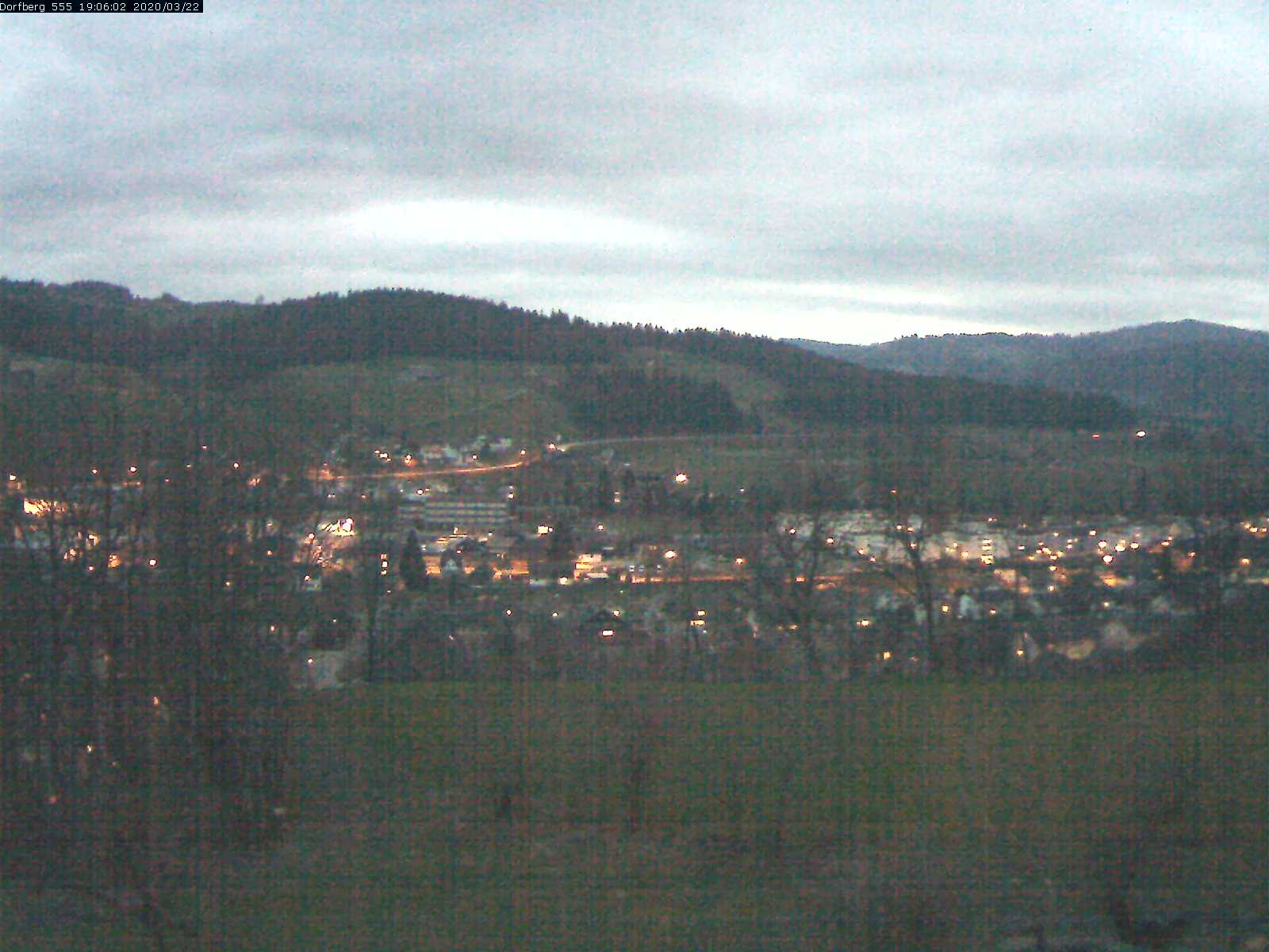 Webcam-Bild: Aussicht vom Dorfberg in Langnau 20200322-190601