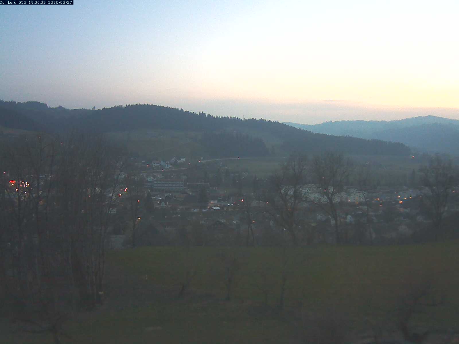 Webcam-Bild: Aussicht vom Dorfberg in Langnau 20200327-190601