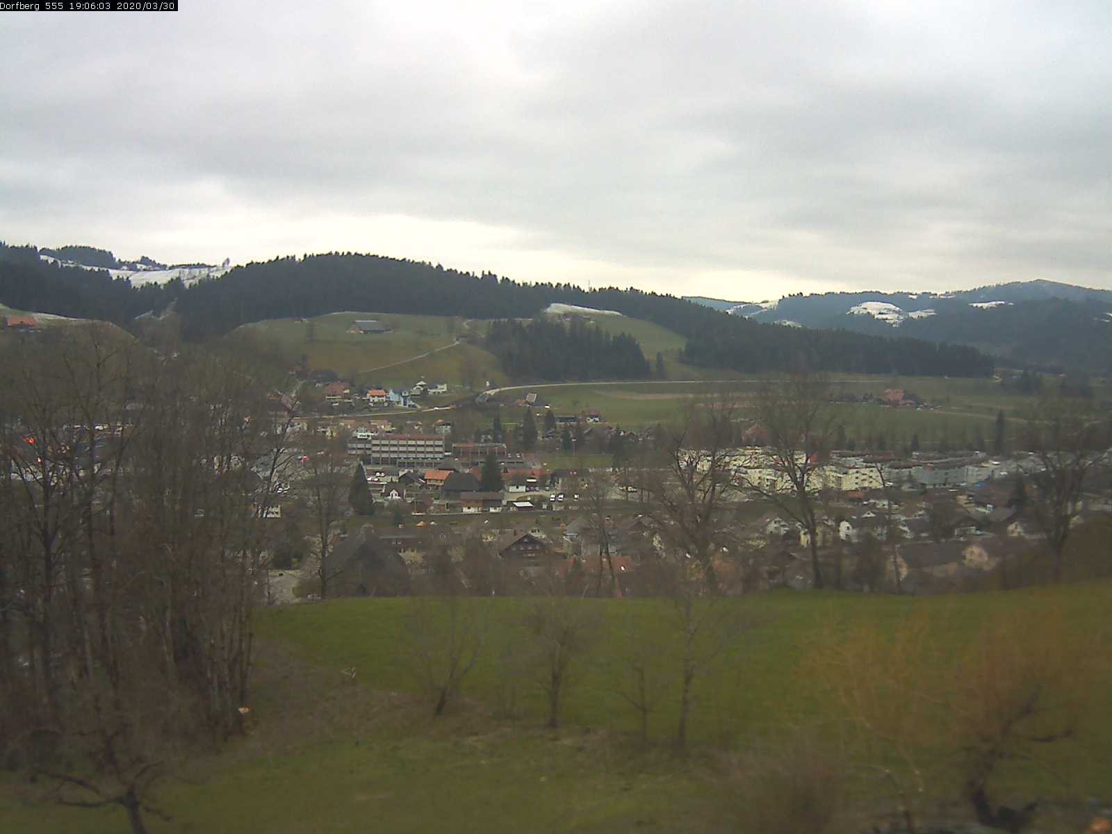 Webcam-Bild: Aussicht vom Dorfberg in Langnau 20200330-190601