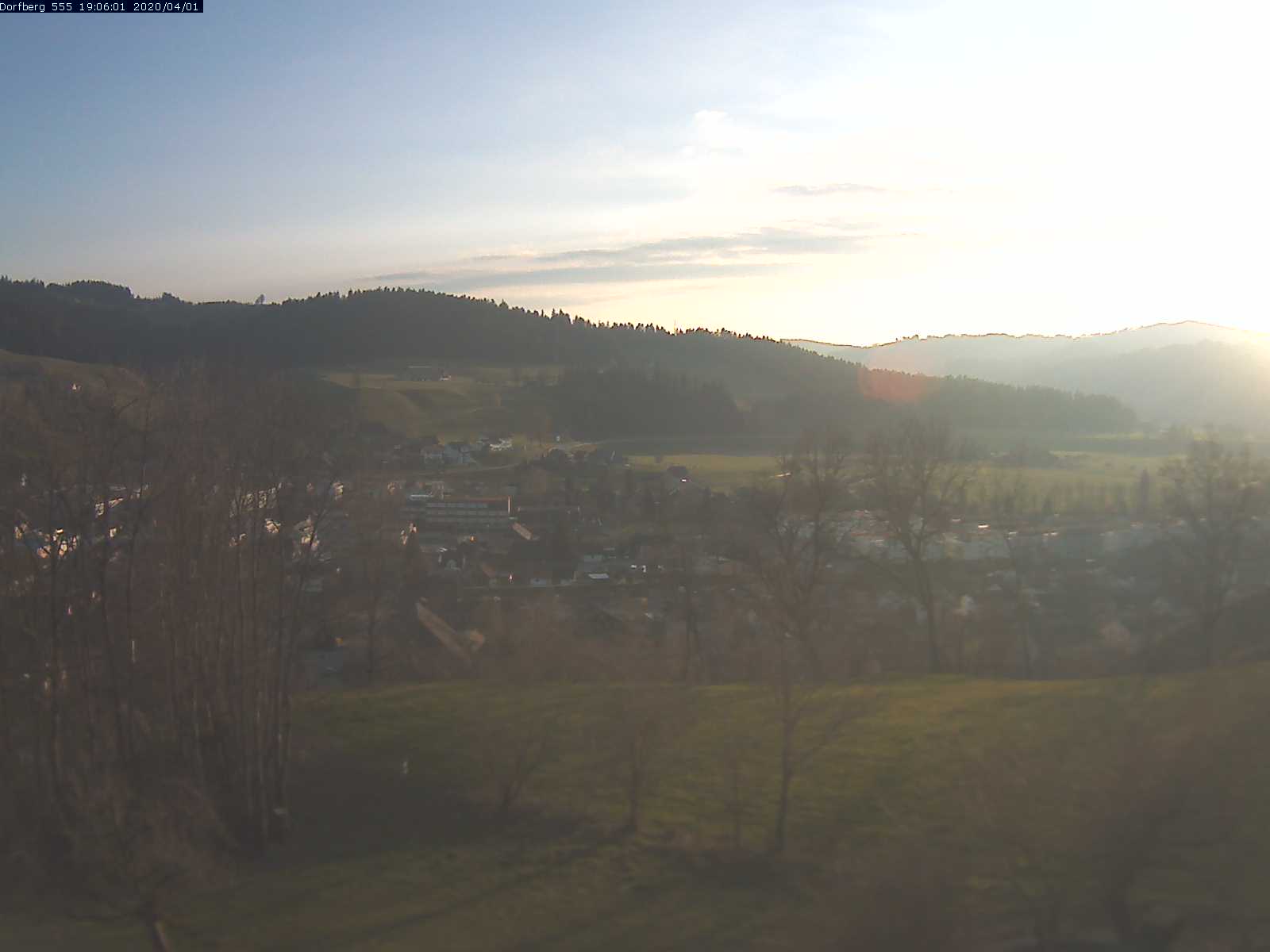 Webcam-Bild: Aussicht vom Dorfberg in Langnau 20200401-190601
