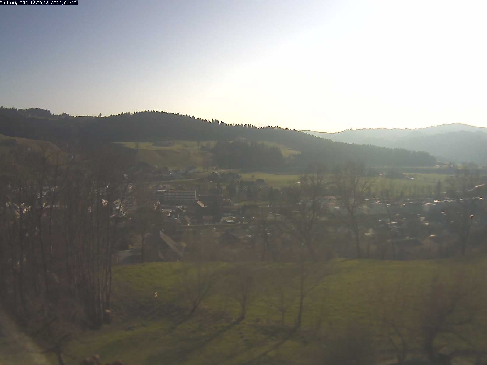 Webcam-Bild: Aussicht vom Dorfberg in Langnau 20200407-180601