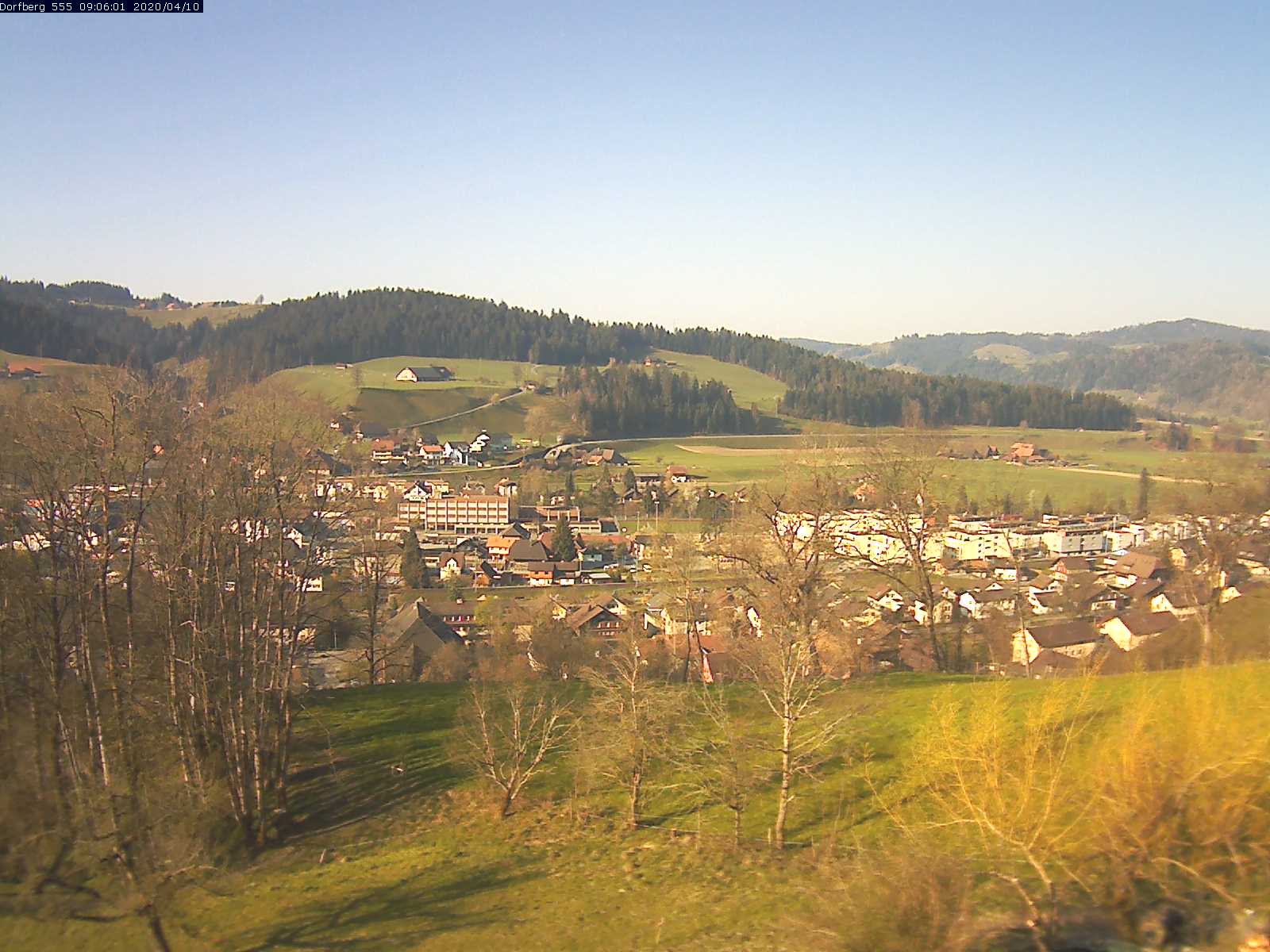 Webcam-Bild: Aussicht vom Dorfberg in Langnau 20200410-090601