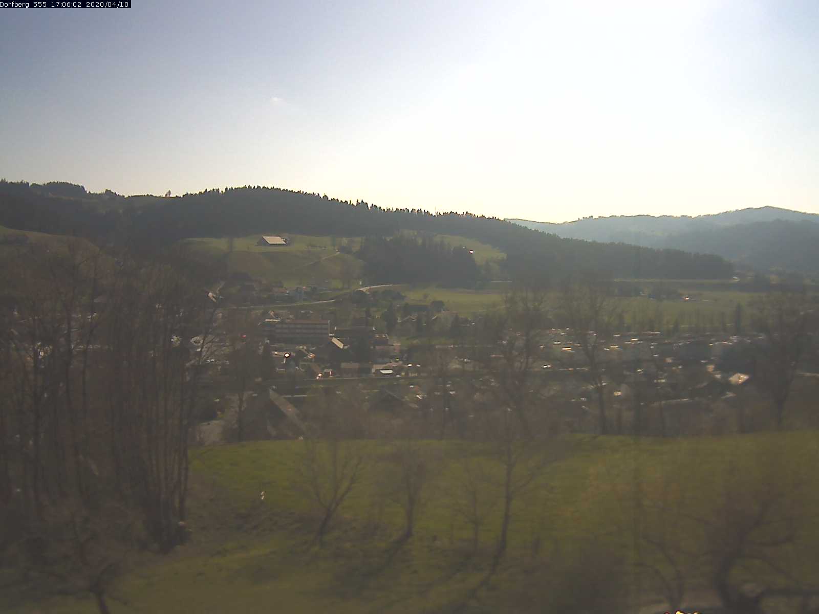 Webcam-Bild: Aussicht vom Dorfberg in Langnau 20200410-170601