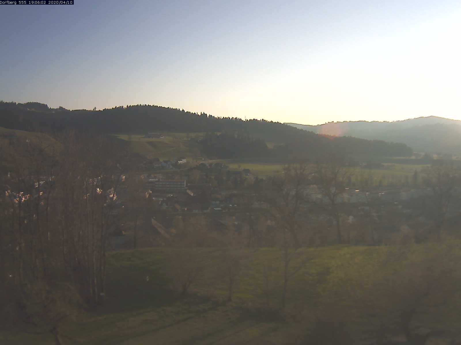 Webcam-Bild: Aussicht vom Dorfberg in Langnau 20200410-190601