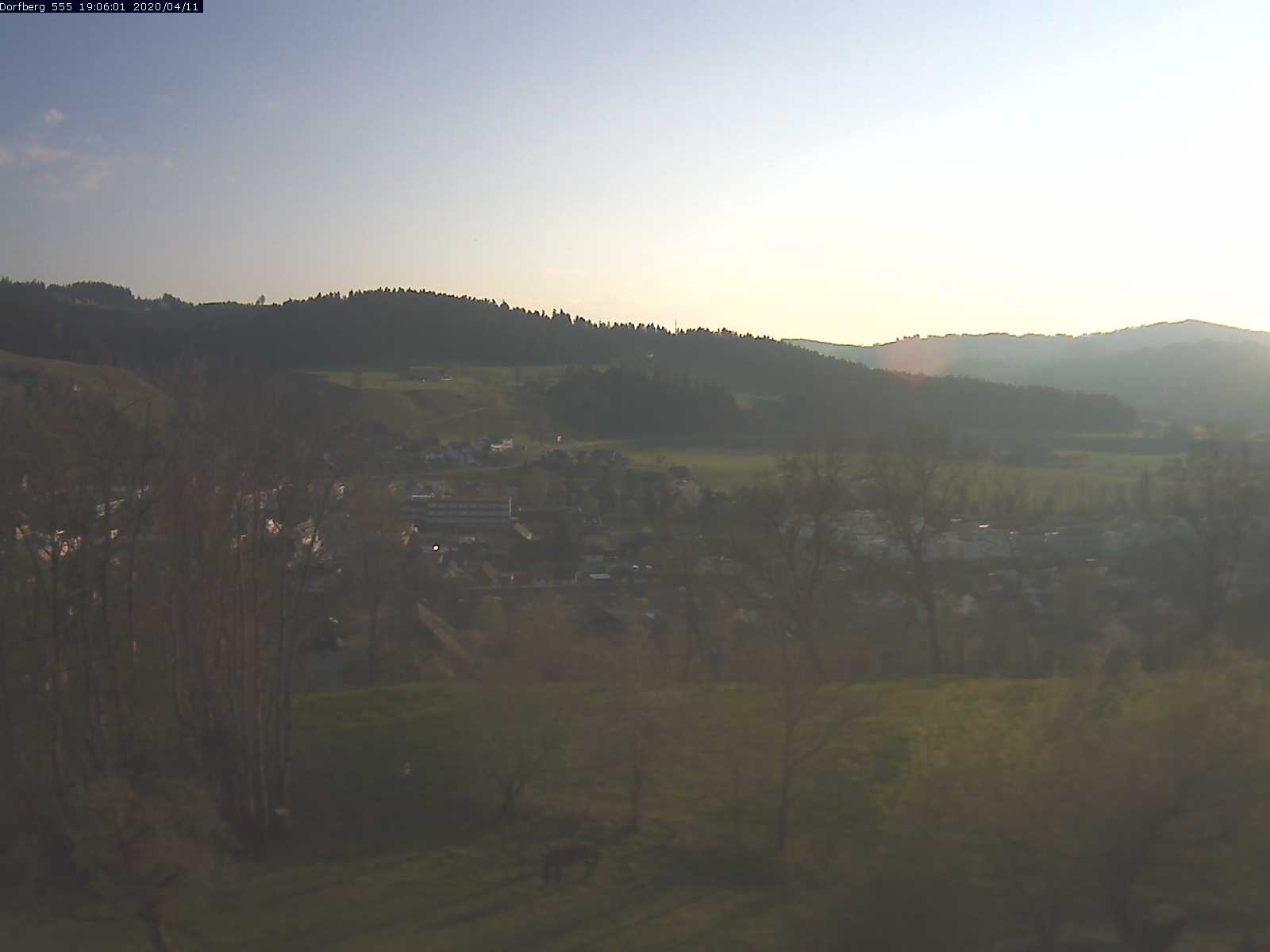 Webcam-Bild: Aussicht vom Dorfberg in Langnau 20200411-190601