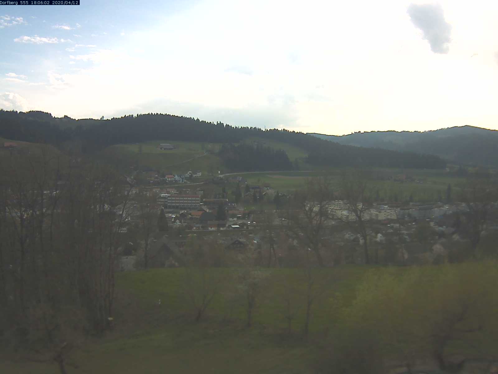 Webcam-Bild: Aussicht vom Dorfberg in Langnau 20200412-180601