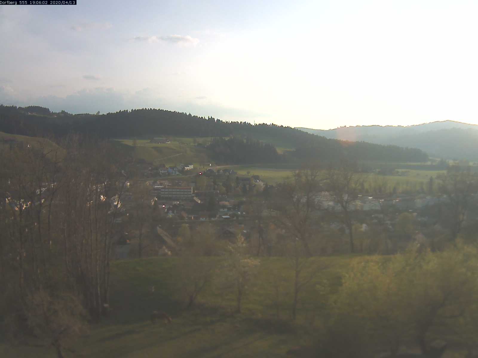 Webcam-Bild: Aussicht vom Dorfberg in Langnau 20200413-190601