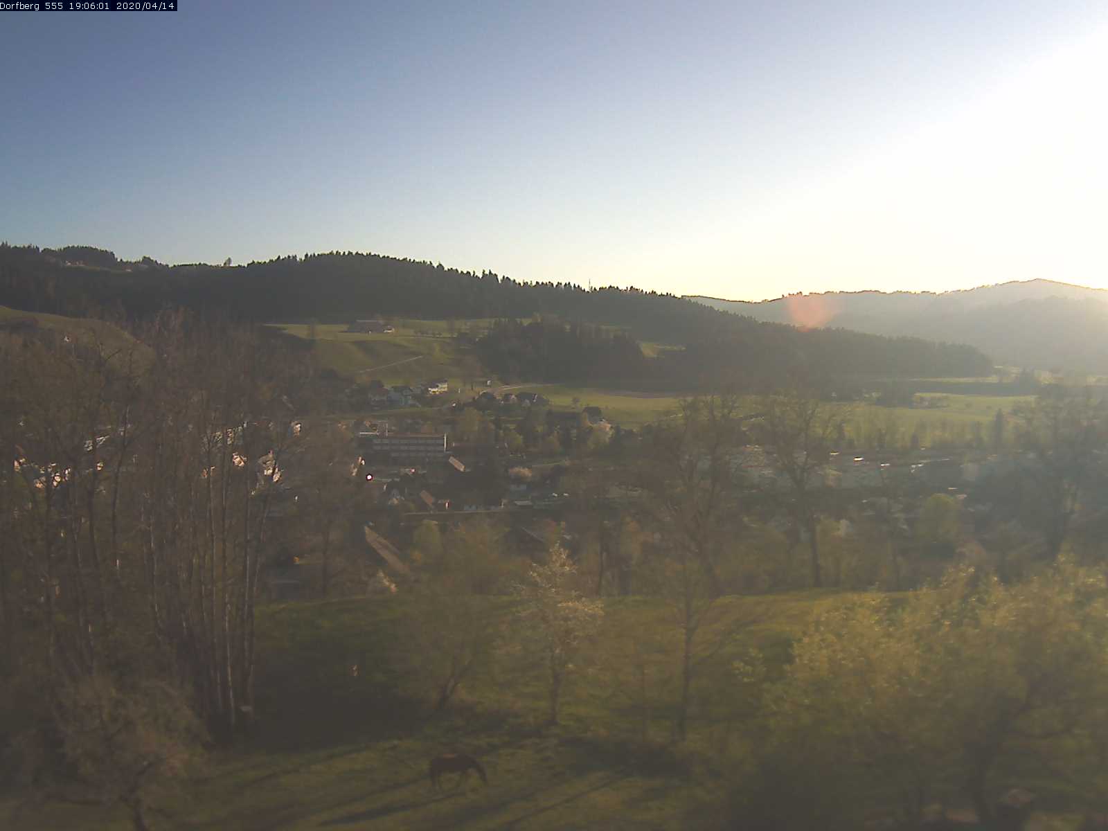 Webcam-Bild: Aussicht vom Dorfberg in Langnau 20200414-190601