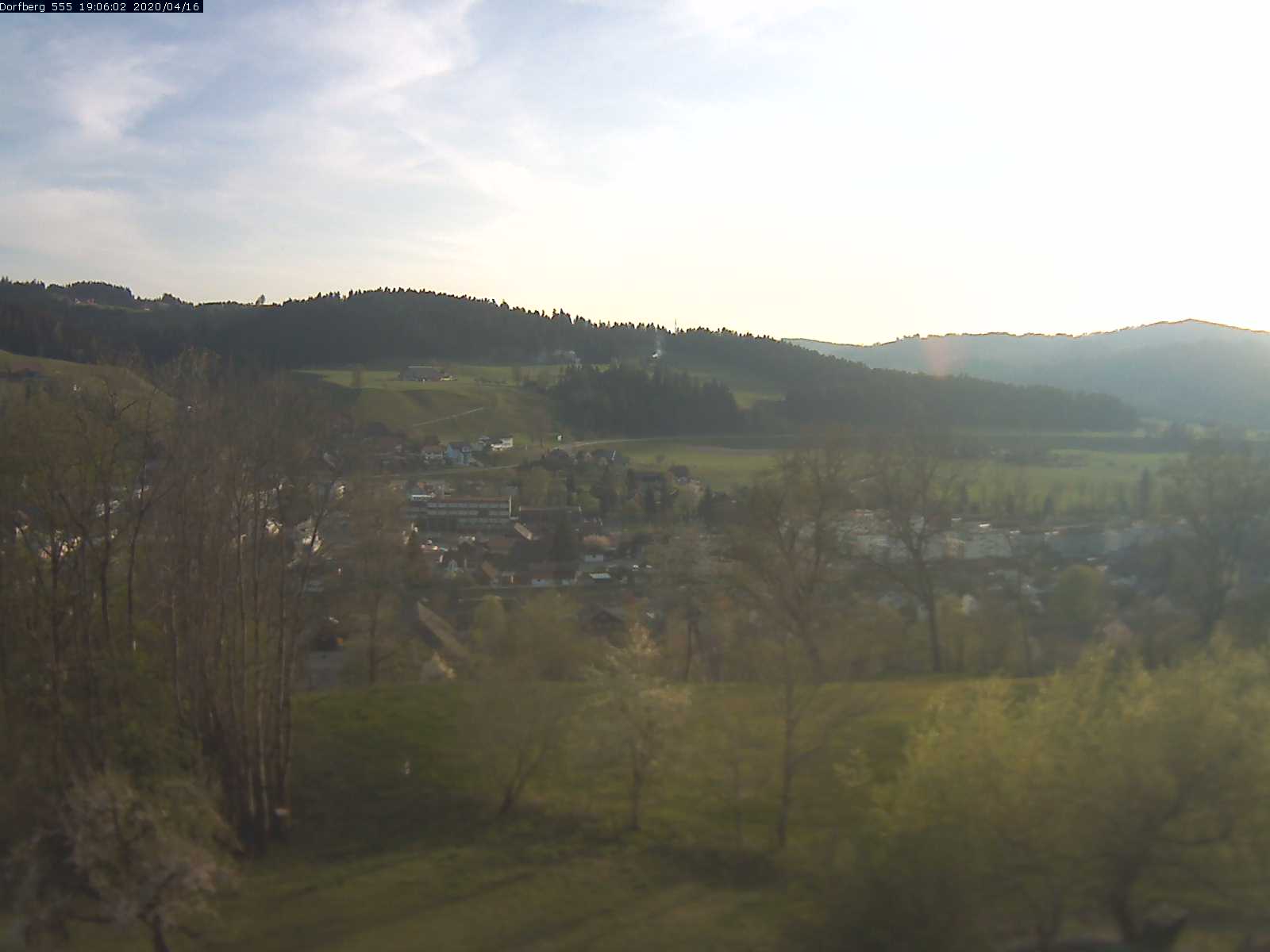 Webcam-Bild: Aussicht vom Dorfberg in Langnau 20200416-190601