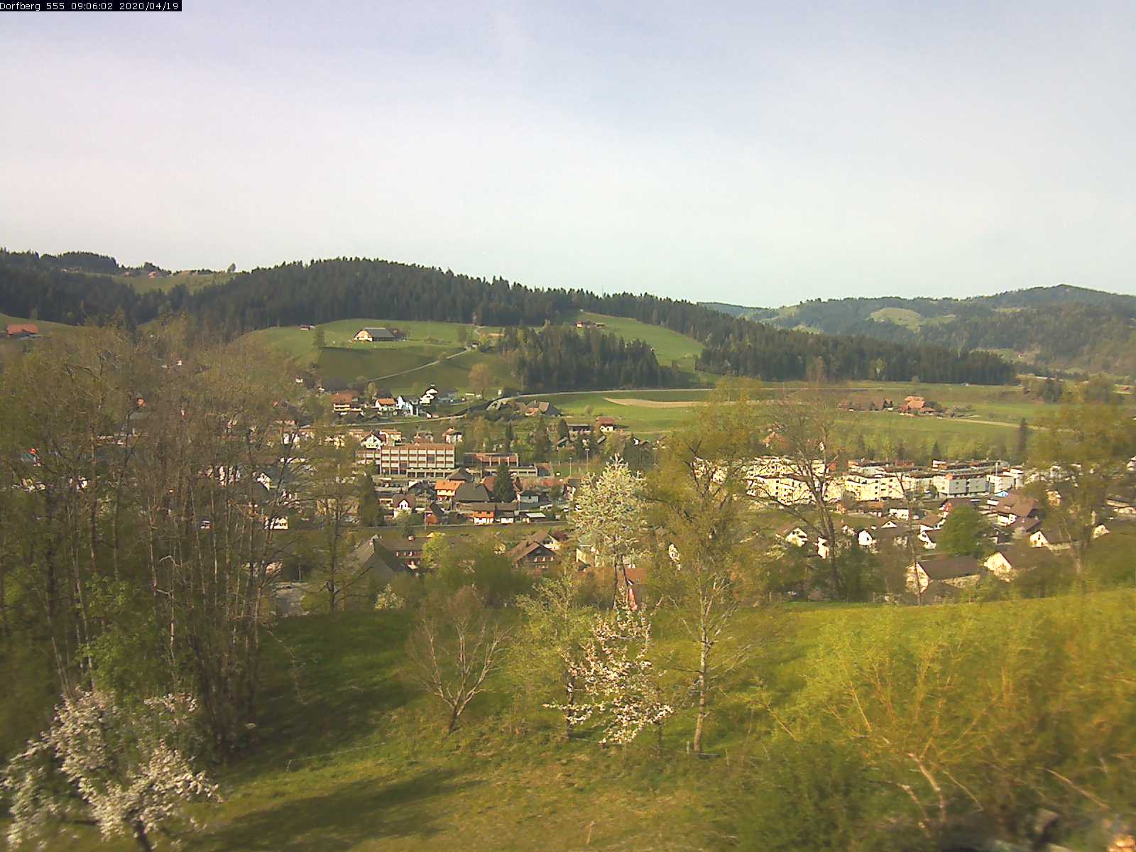 Webcam-Bild: Aussicht vom Dorfberg in Langnau 20200419-090601