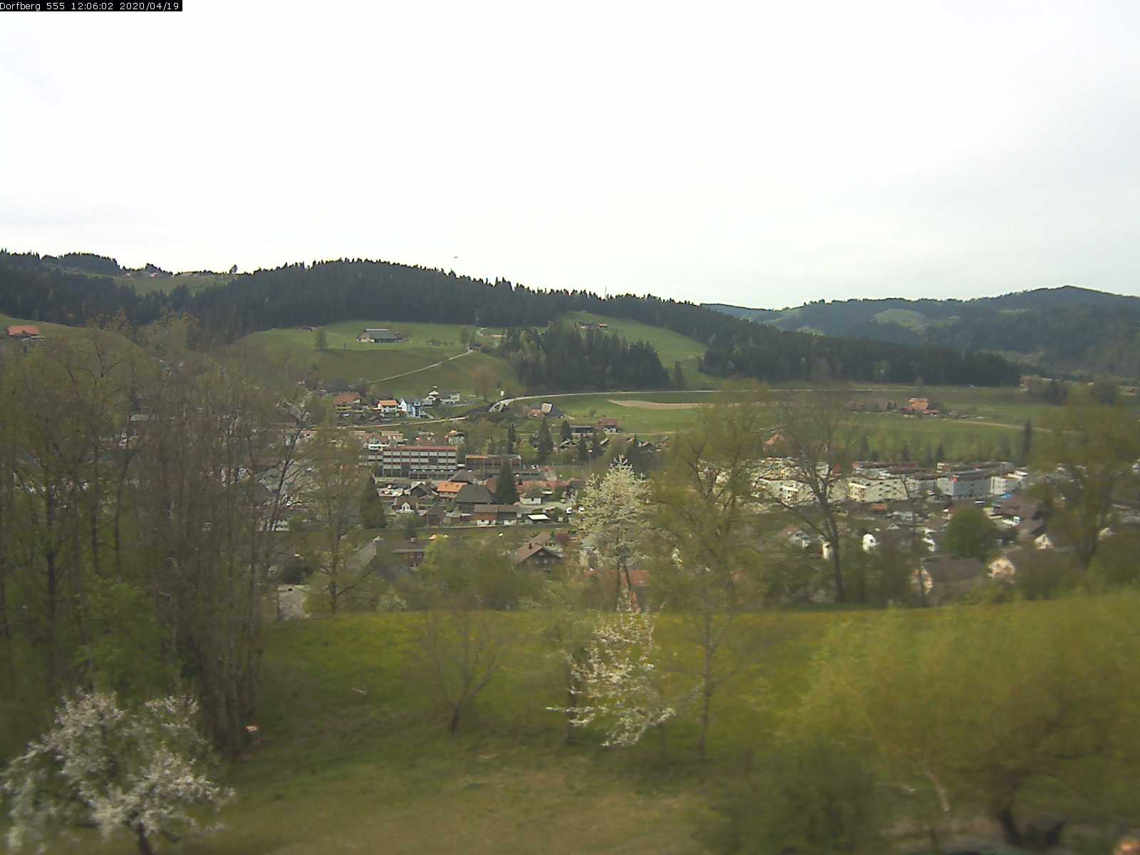 Webcam-Bild: Aussicht vom Dorfberg in Langnau 20200419-120601