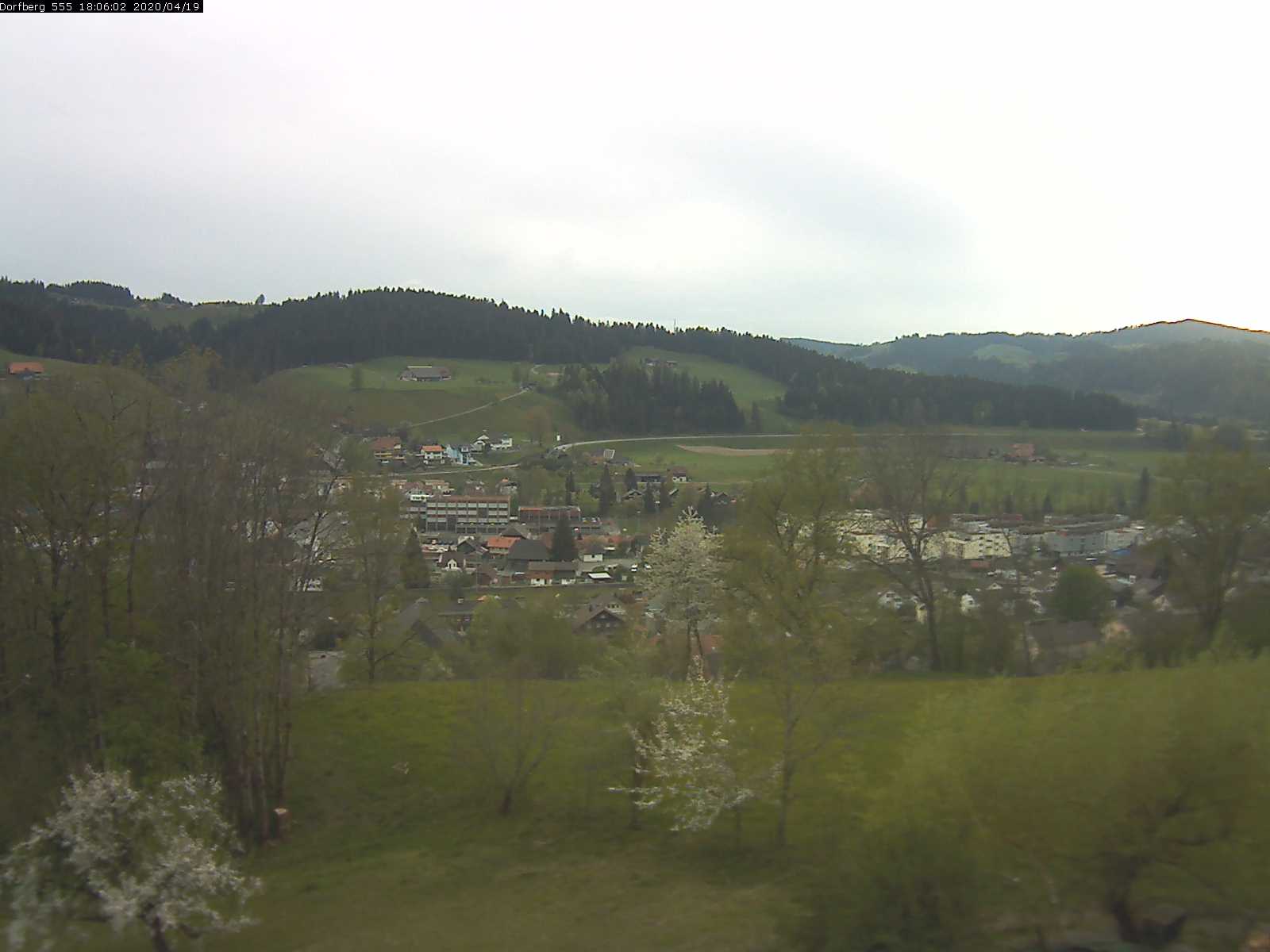 Webcam-Bild: Aussicht vom Dorfberg in Langnau 20200419-180602