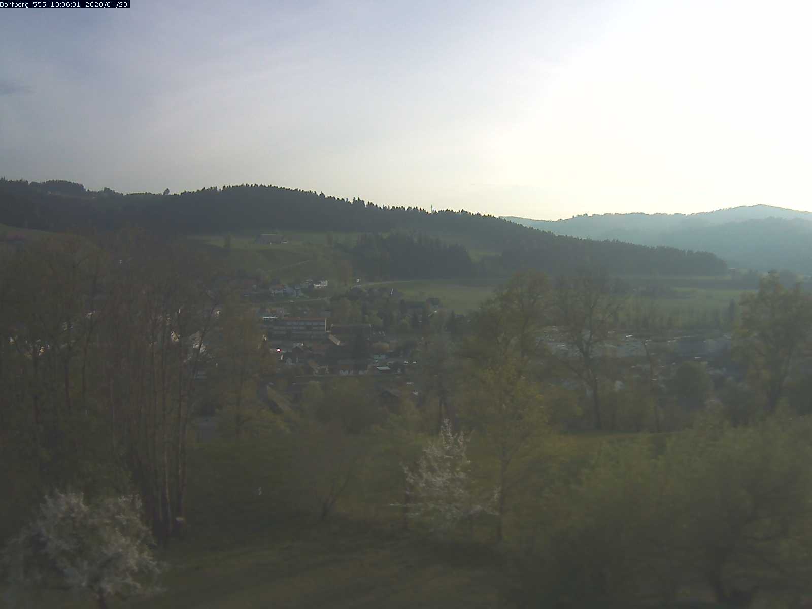Webcam-Bild: Aussicht vom Dorfberg in Langnau 20200420-190601